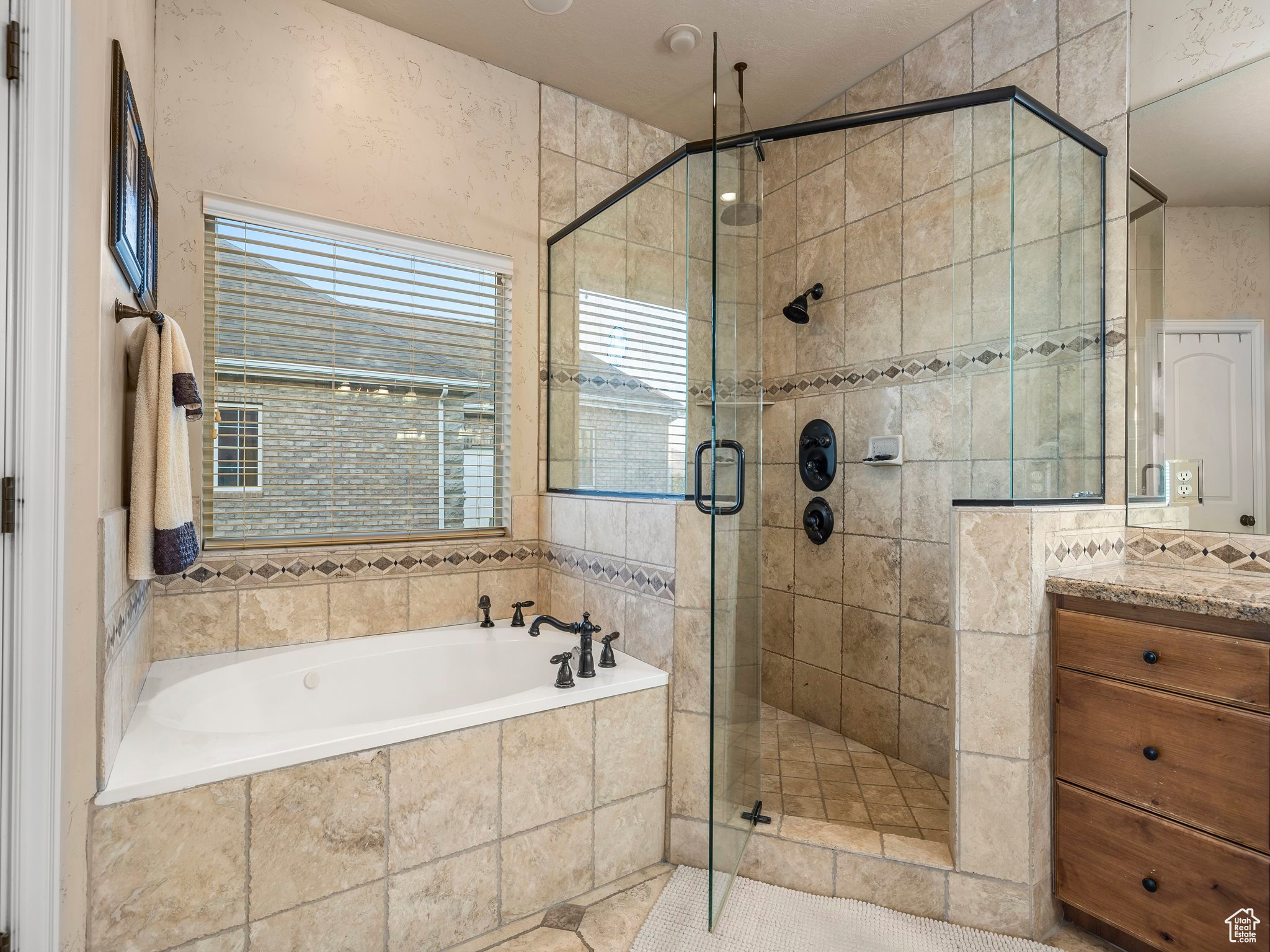 Elk Ridge, Utah 84651, United States, 8 Bedrooms Bedrooms, ,5 BathroomsBathrooms,Residential,Pending,43287