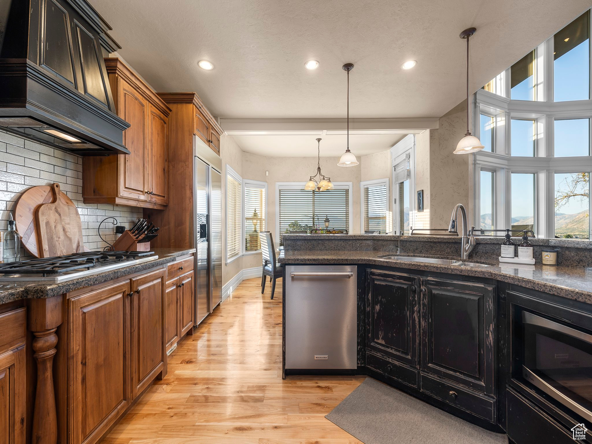 Elk Ridge, Utah 84651, United States, 8 Bedrooms Bedrooms, ,5 BathroomsBathrooms,Residential,Pending,43287