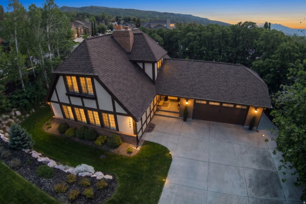 Photo of 1488 E VINEYARD DR, Bountiful, UT 84010 (MLS # 2156242)