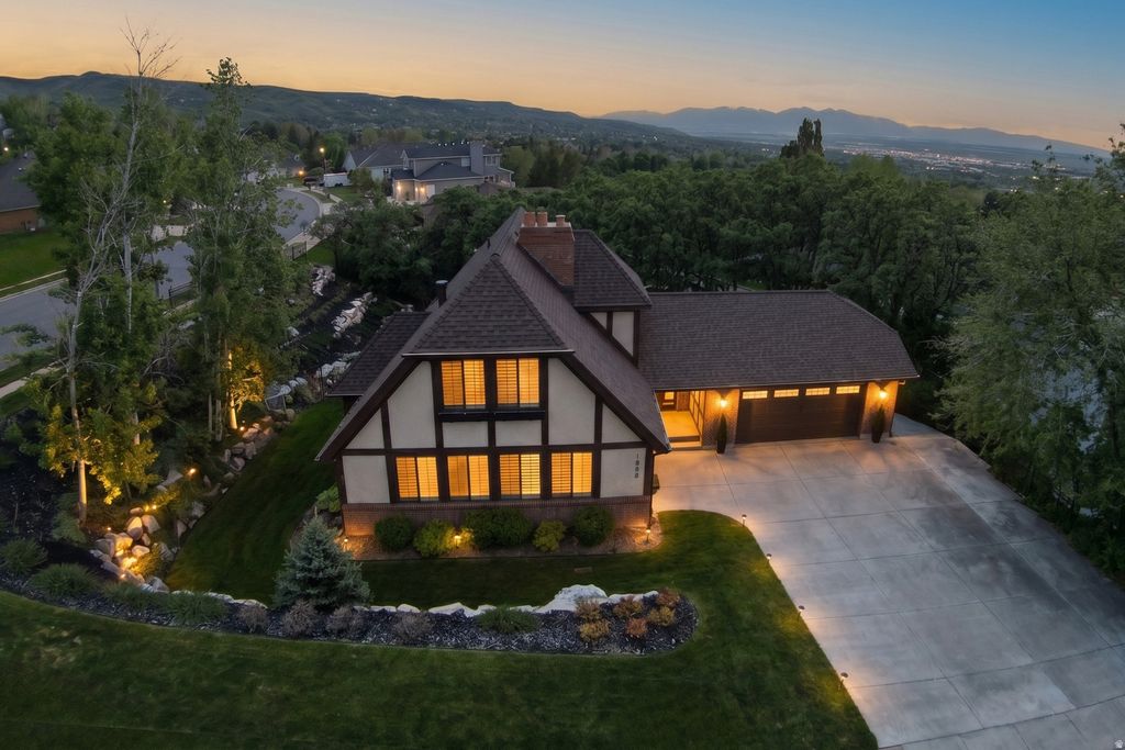 Photo of 1488 E VINEYARD DR, Bountiful, UT 84010 (MLS # 2156242)