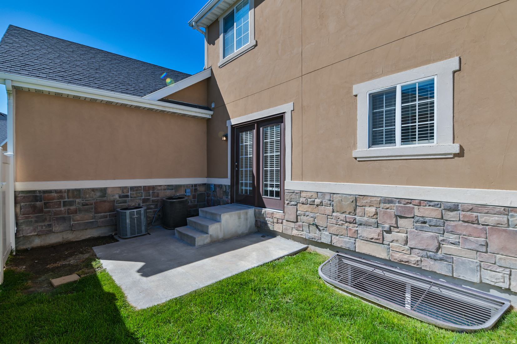 MEADOWS - Residential Lease