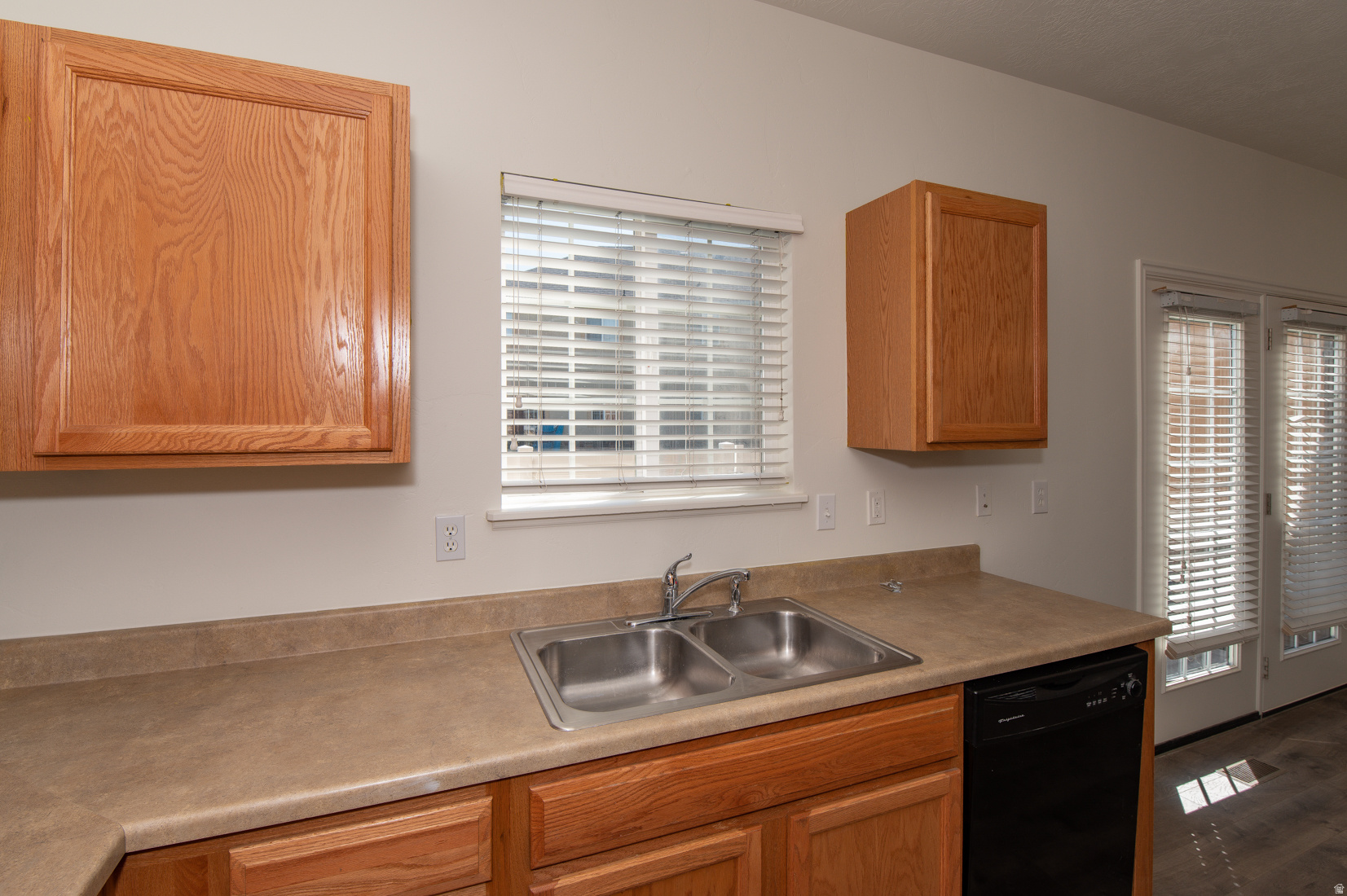 MEADOWS - Residential Lease