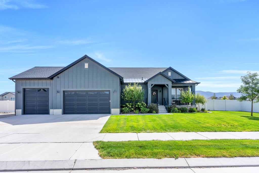 Photo of 4822 N CANAAN PEAK DR, Eagle Mountain, UT 84005 (MLS # 2181170)