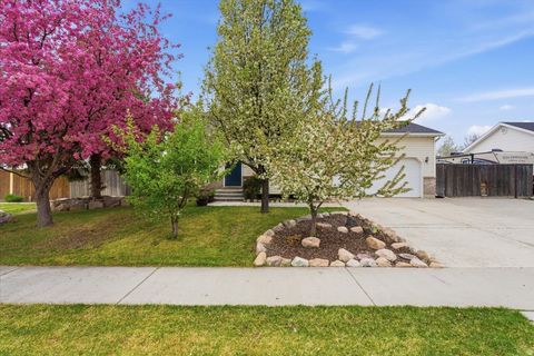 Tiny photo for 944 S 740 W, Lehi, UT 84043 (MLS # 2147180)