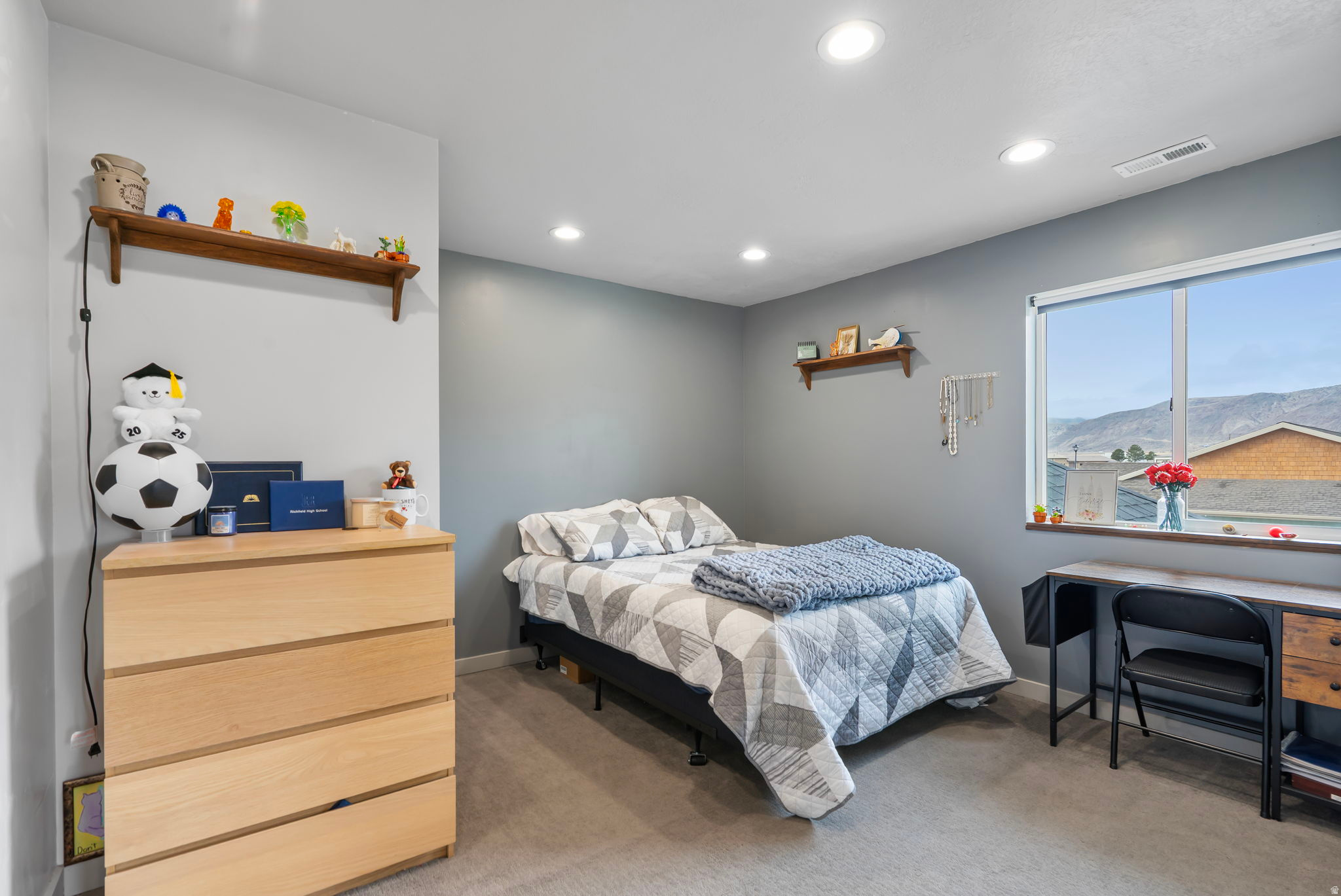 NORTH MEADOW - Residential