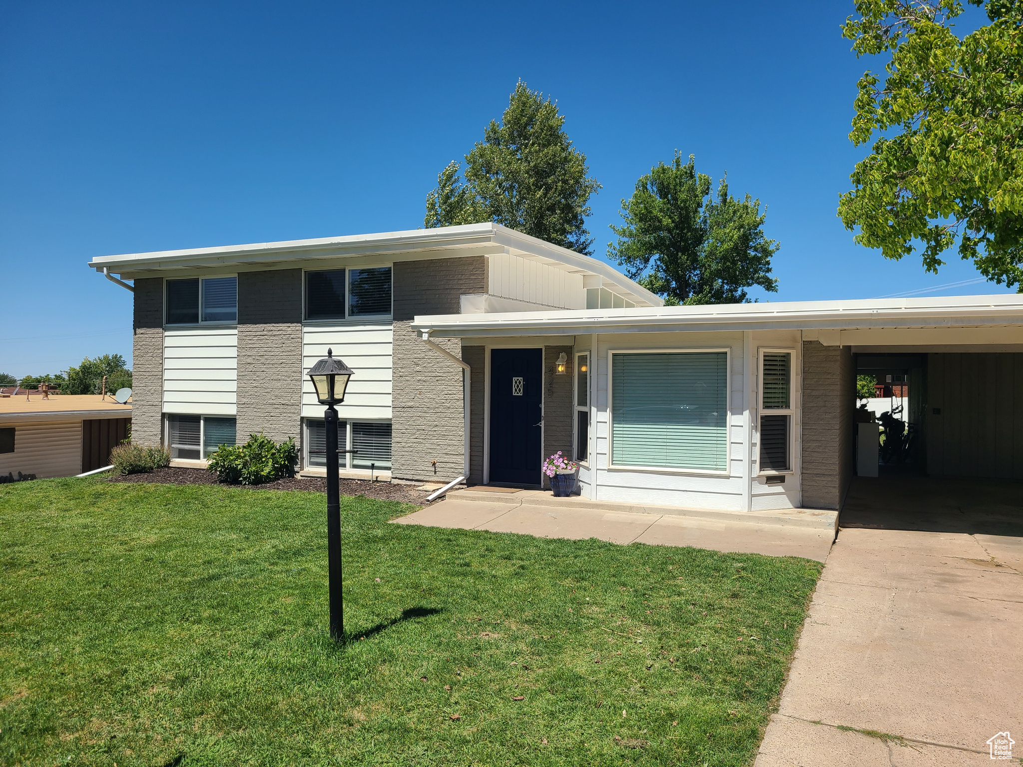 CRESTHOMES - Residential