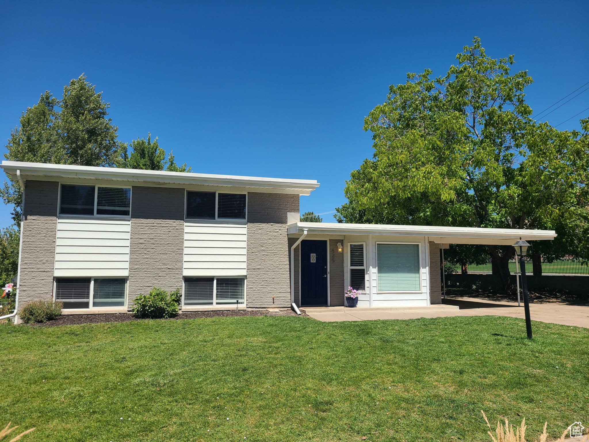 CRESTHOMES - Residential