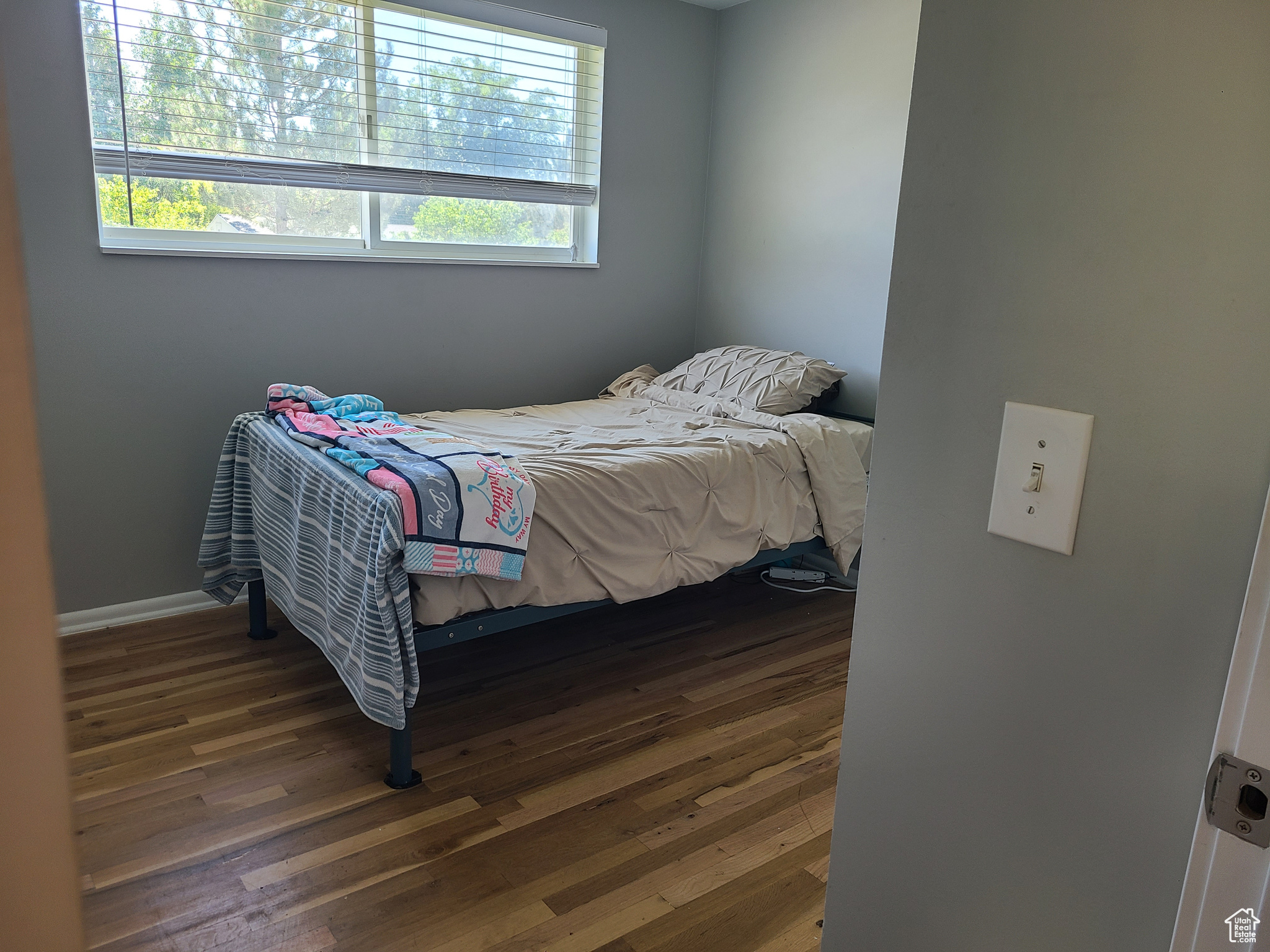 CRESTHOMES - Residential