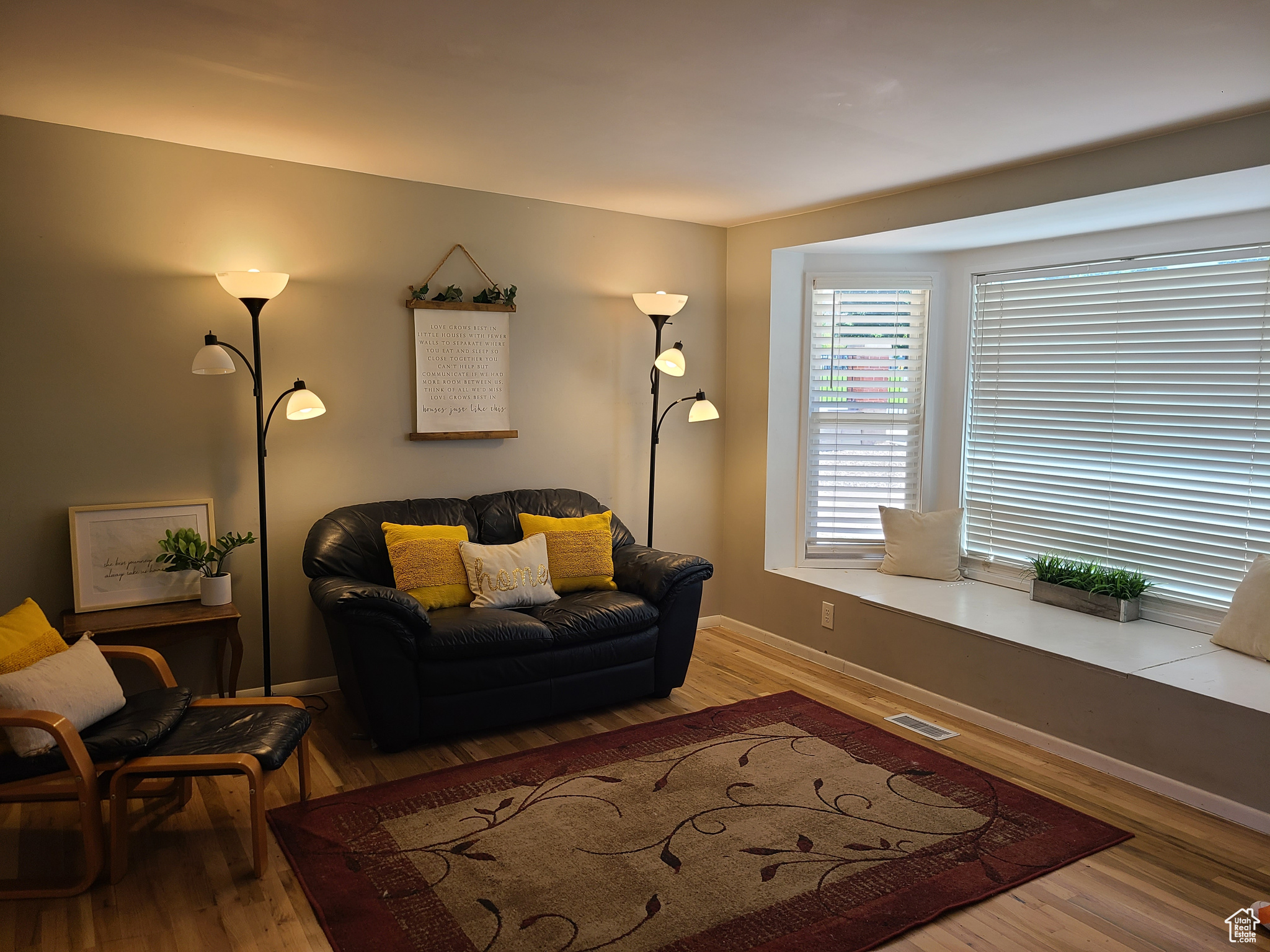 CRESTHOMES - Residential