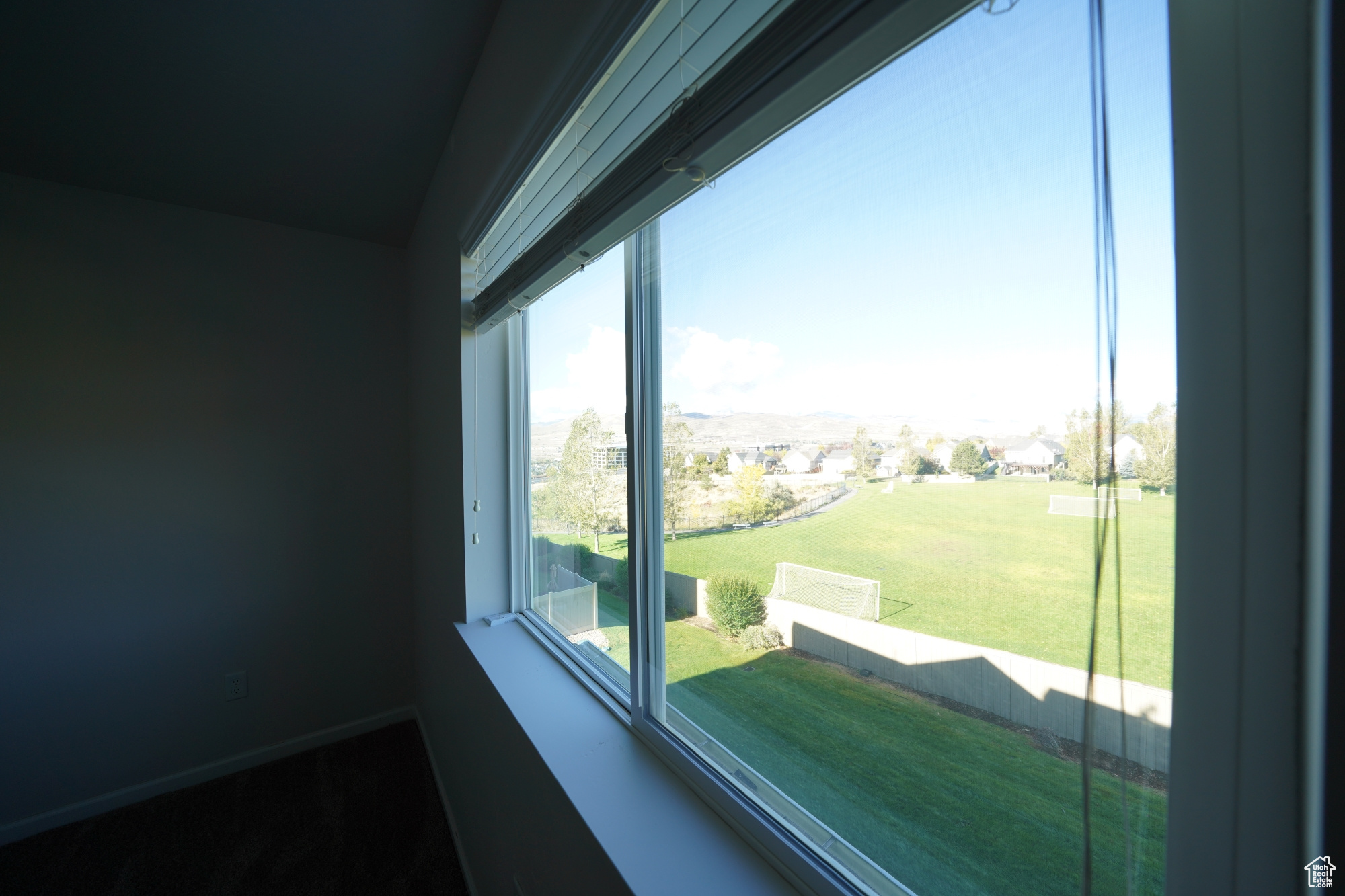 CRESTHAVEN VILLAGE TOWNHOMES - Residential