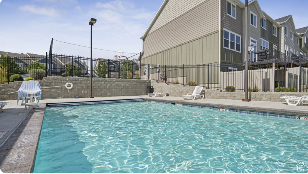 CRESTHAVEN VILLAGE TOWNHOMES - Residential