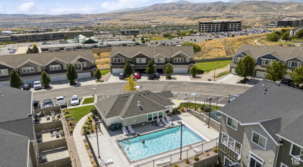 CRESTHAVEN VILLAGE TOWNHOMES - Residential