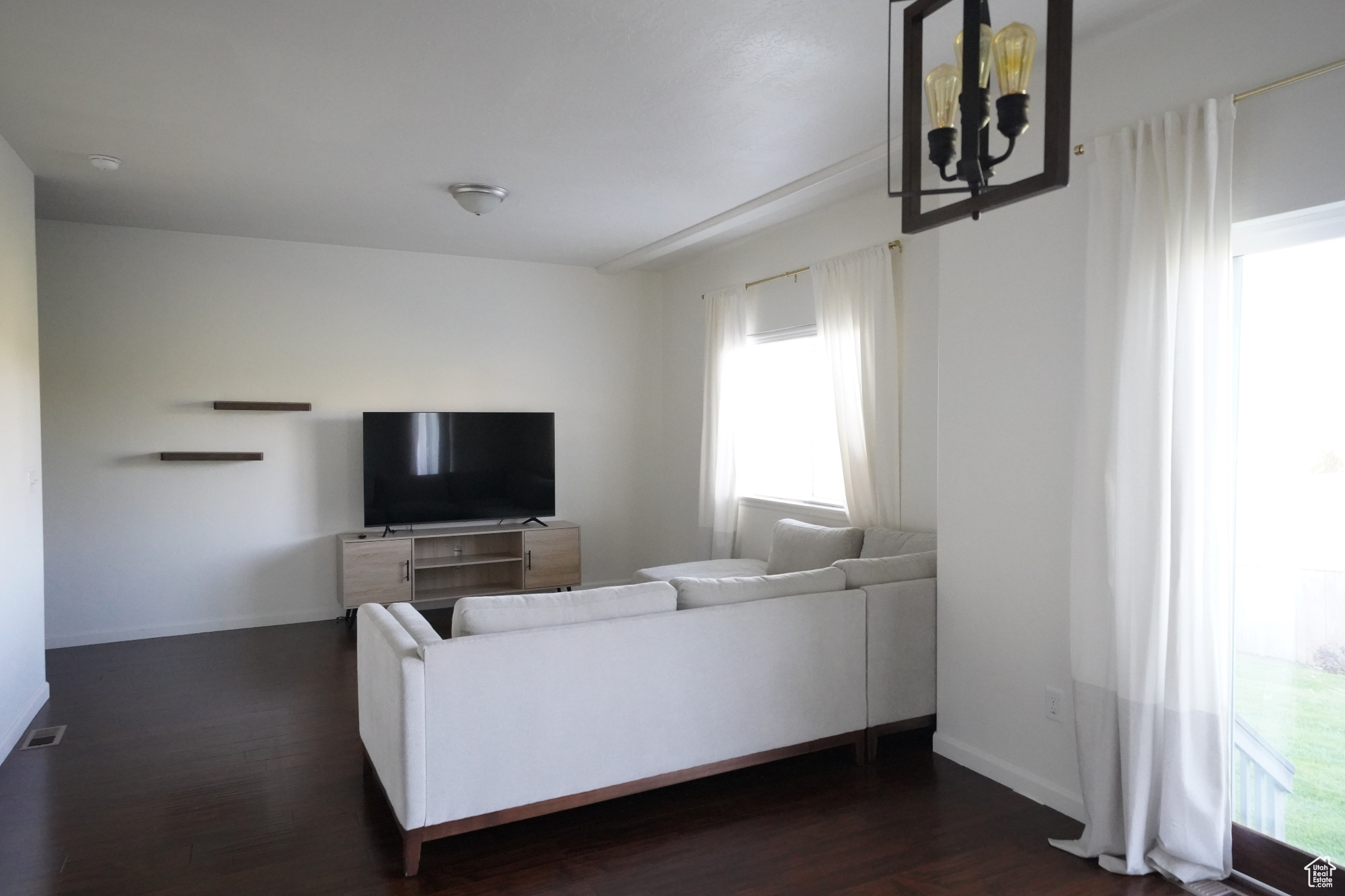 CRESTHAVEN VILLAGE TOWNHOMES - Residential