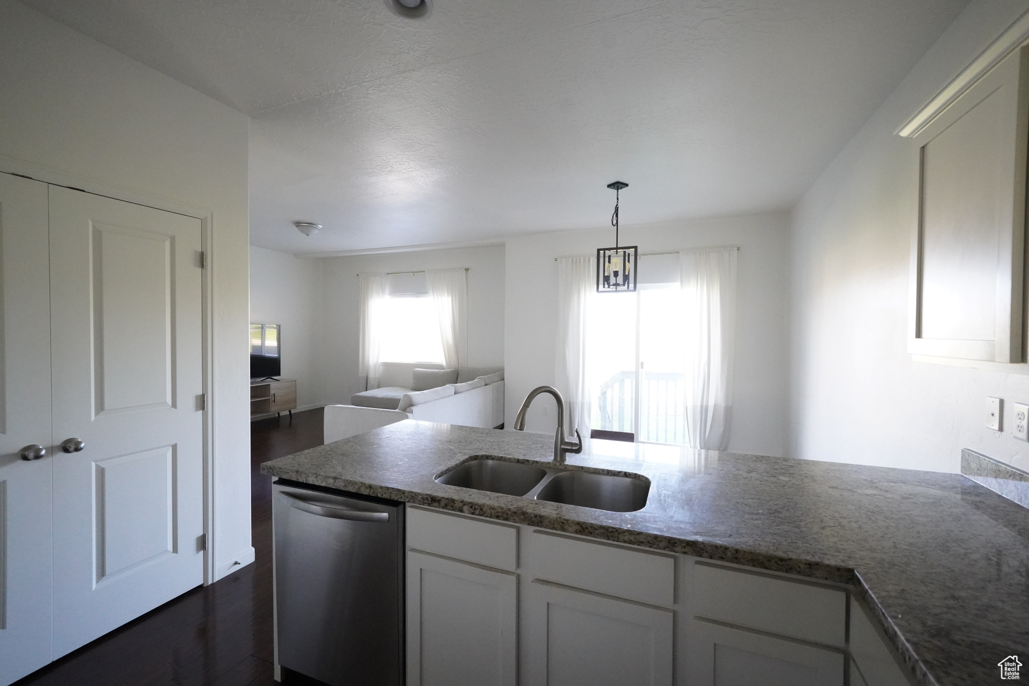 CRESTHAVEN VILLAGE TOWNHOMES - Residential