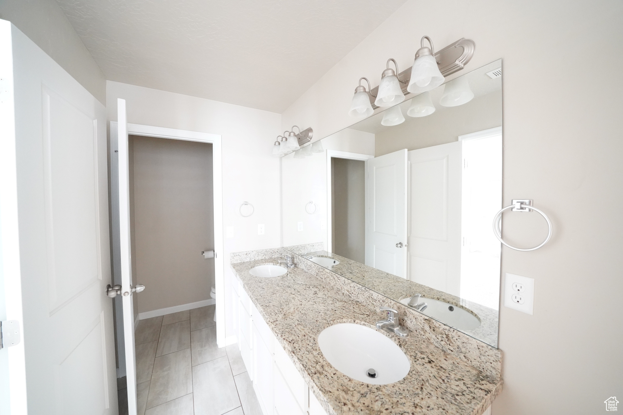 CRESTHAVEN VILLAGE TOWNHOMES - Residential