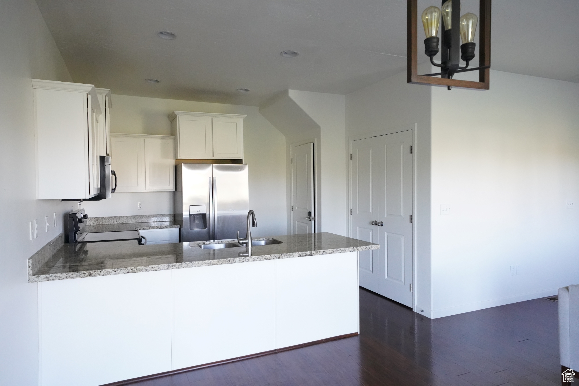 CRESTHAVEN VILLAGE TOWNHOMES - Residential