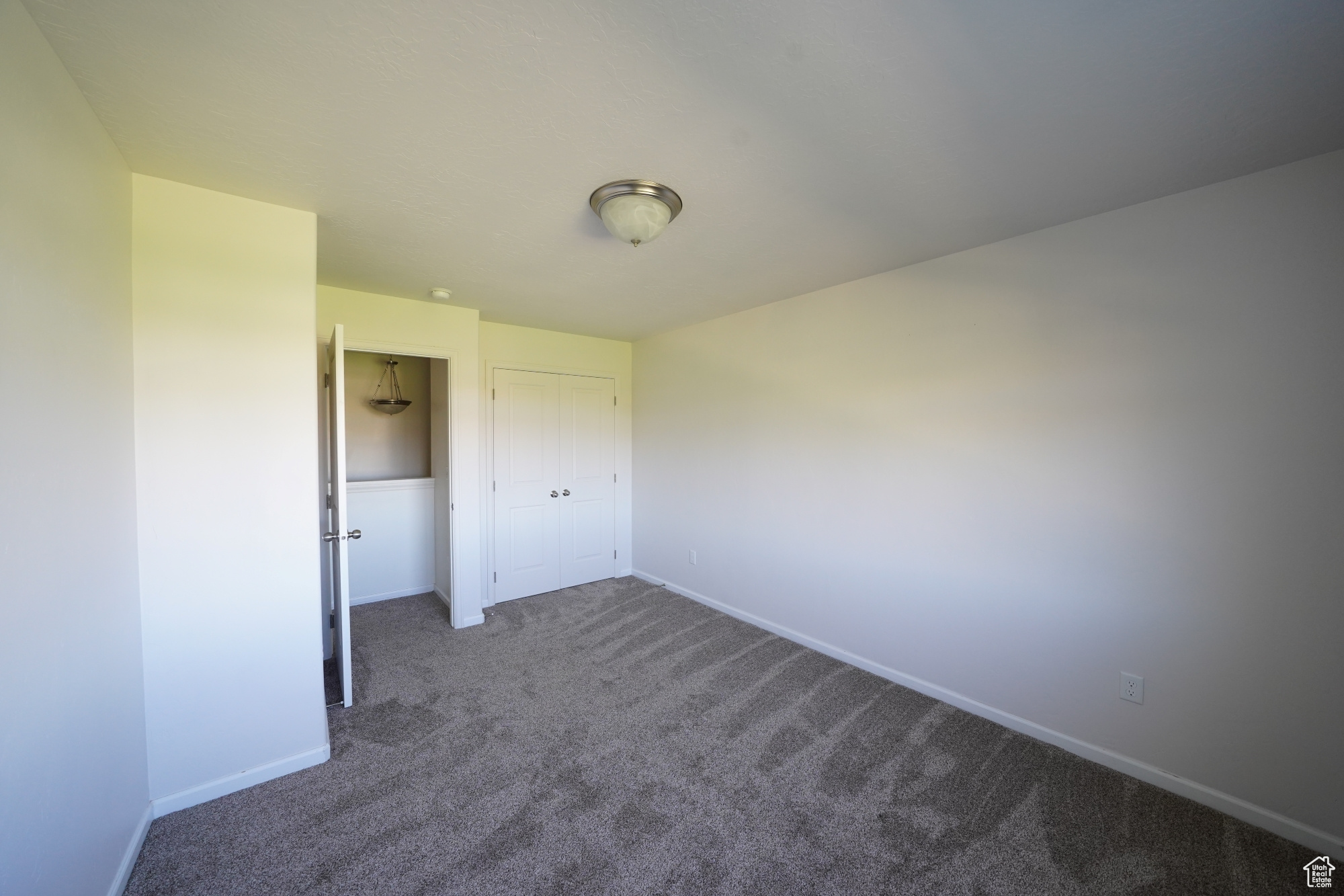 CRESTHAVEN VILLAGE TOWNHOMES - Residential