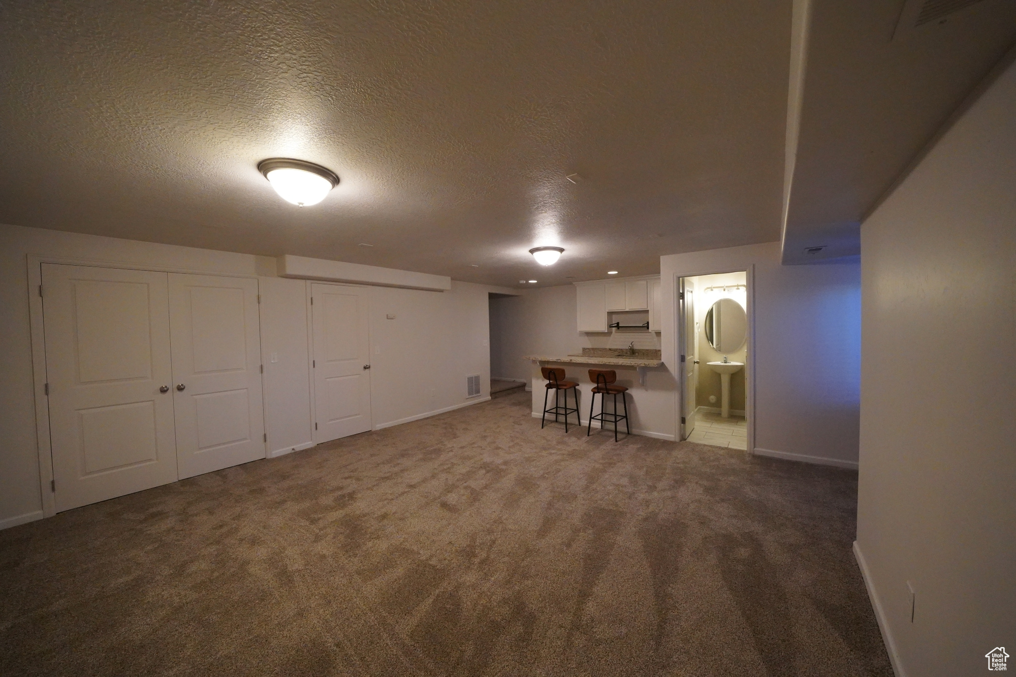 CRESTHAVEN VILLAGE TOWNHOMES - Residential