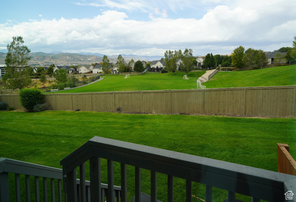 CRESTHAVEN VILLAGE TOWNHOMES - Residential