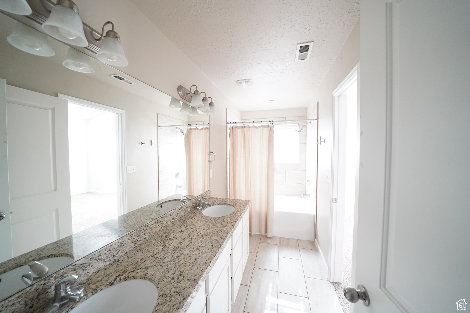 CRESTHAVEN VILLAGE TOWNHOMES - Residential