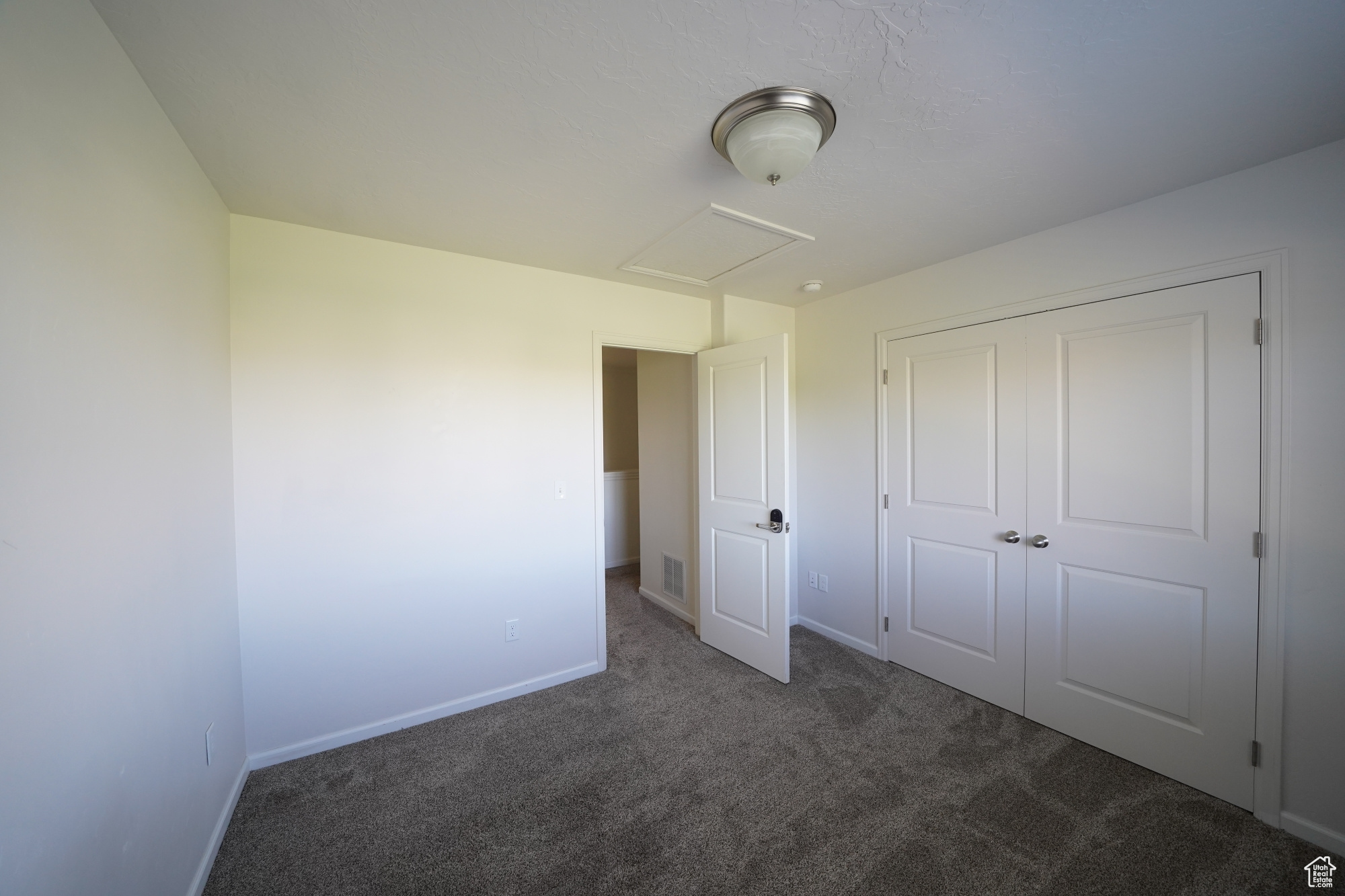 CRESTHAVEN VILLAGE TOWNHOMES - Residential