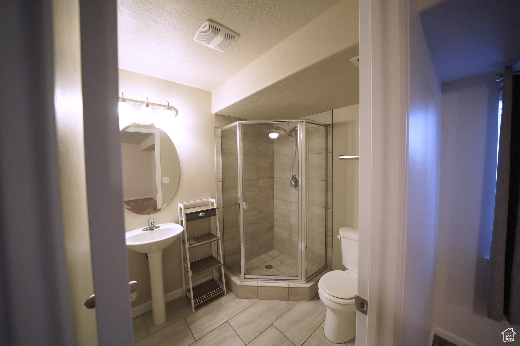 CRESTHAVEN VILLAGE TOWNHOMES - Residential