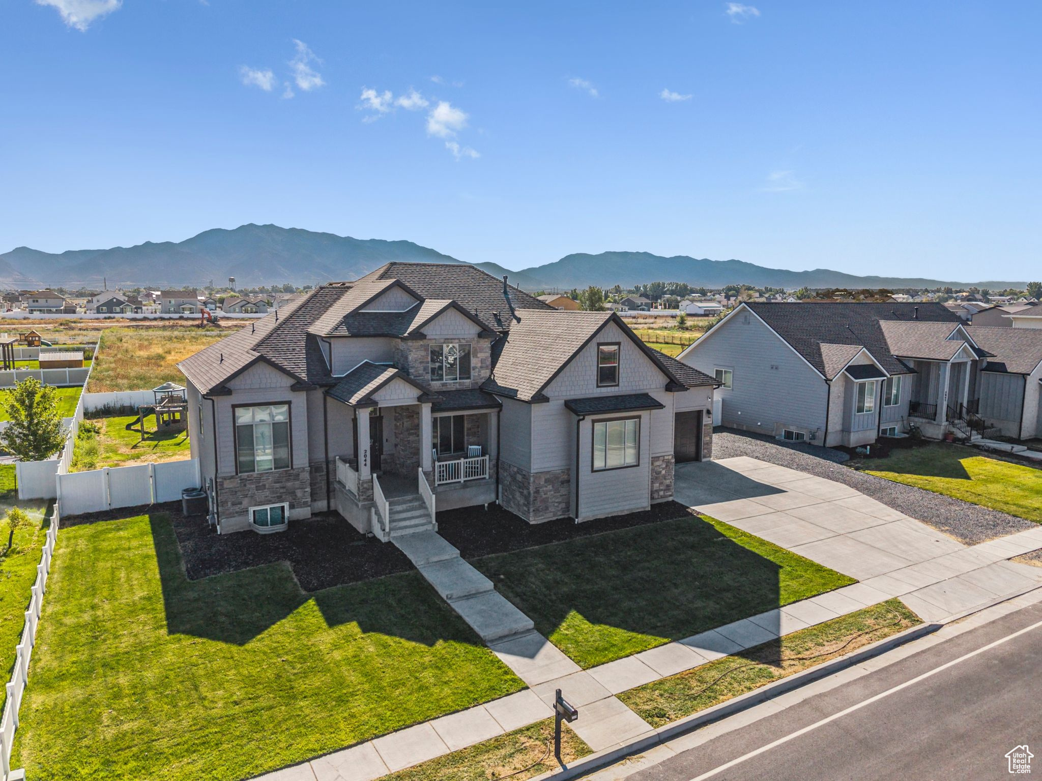 SUNSET EQUESTRIAN CL - Residential