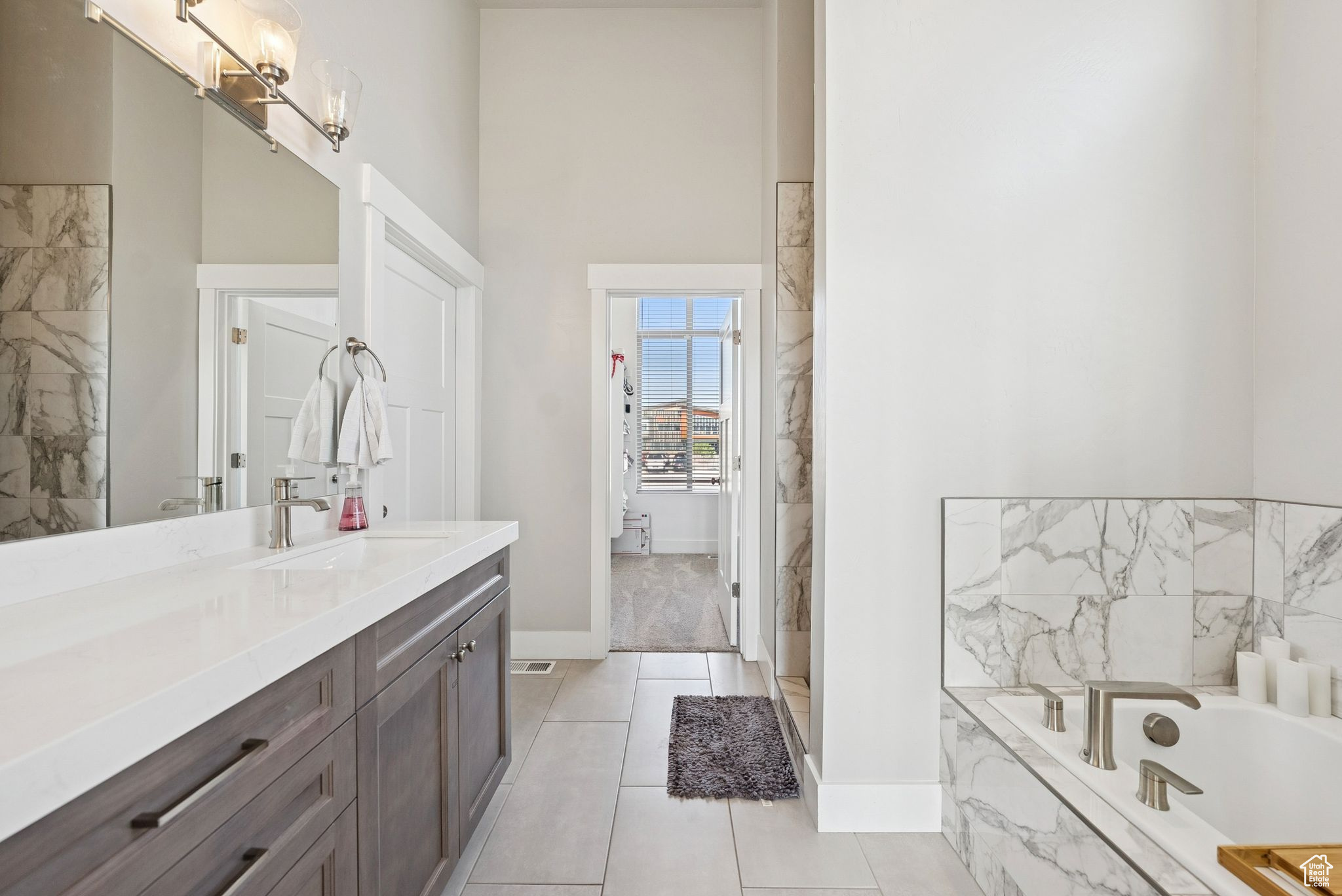 SUNSET EQUESTRIAN CL - Residential