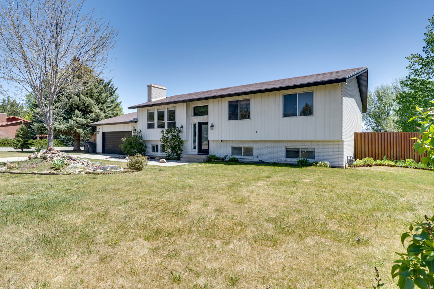MIDWAY LANE - Residential