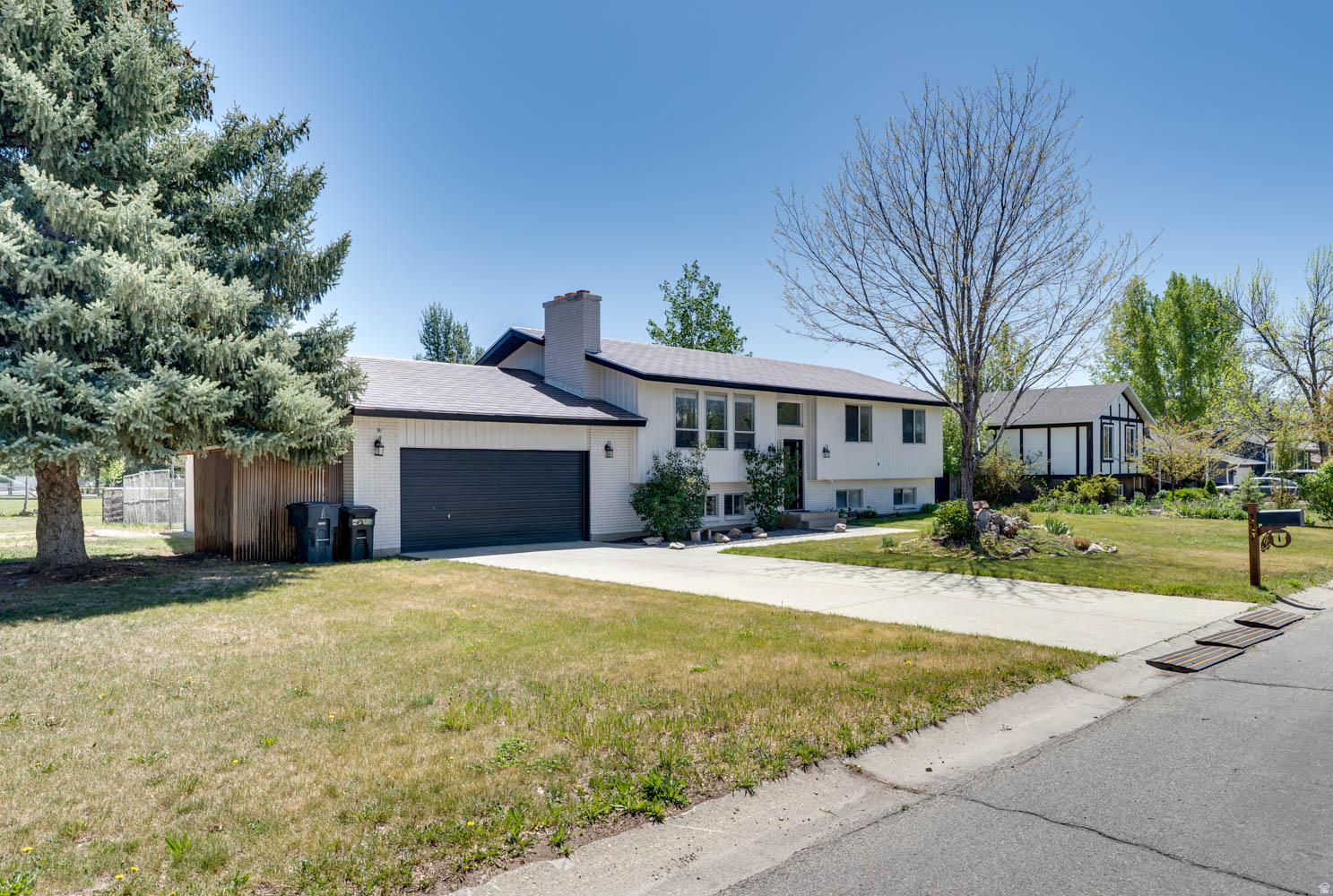 MIDWAY LANE - Residential