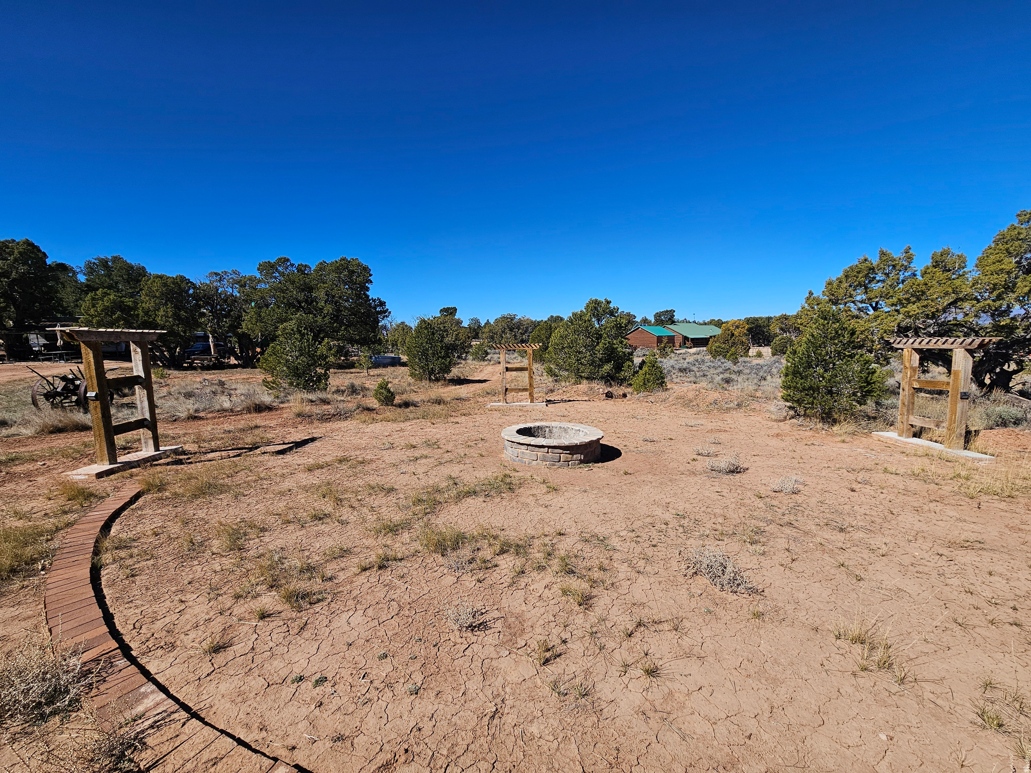 TABBY SHADOWS - Land