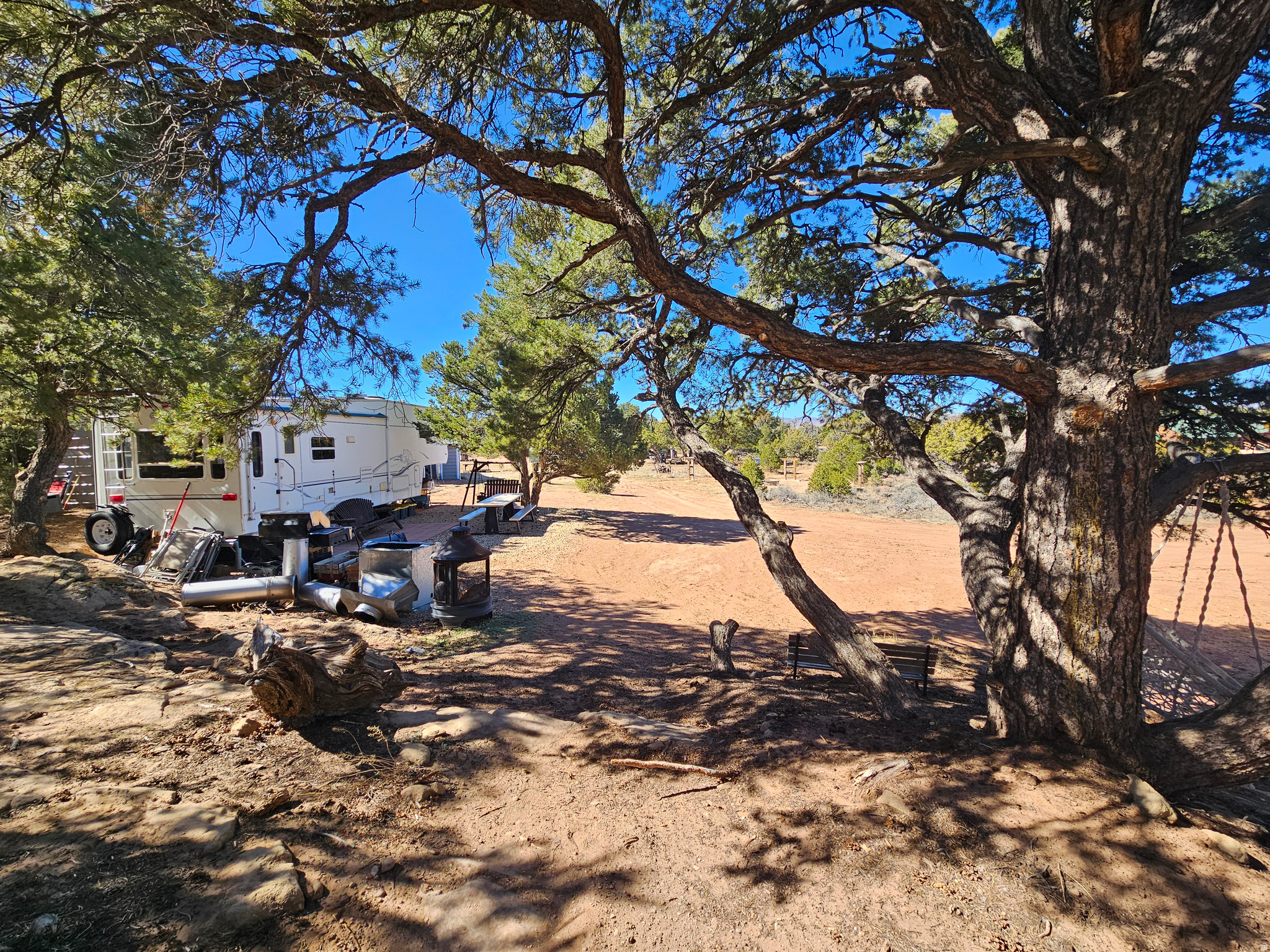 TABBY SHADOWS - Land