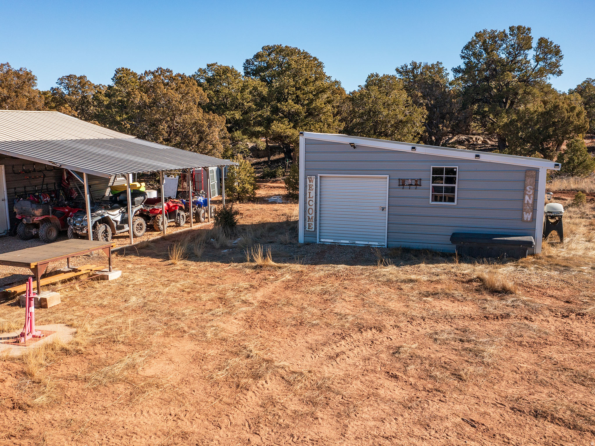 TABBY SHADOWS - Land