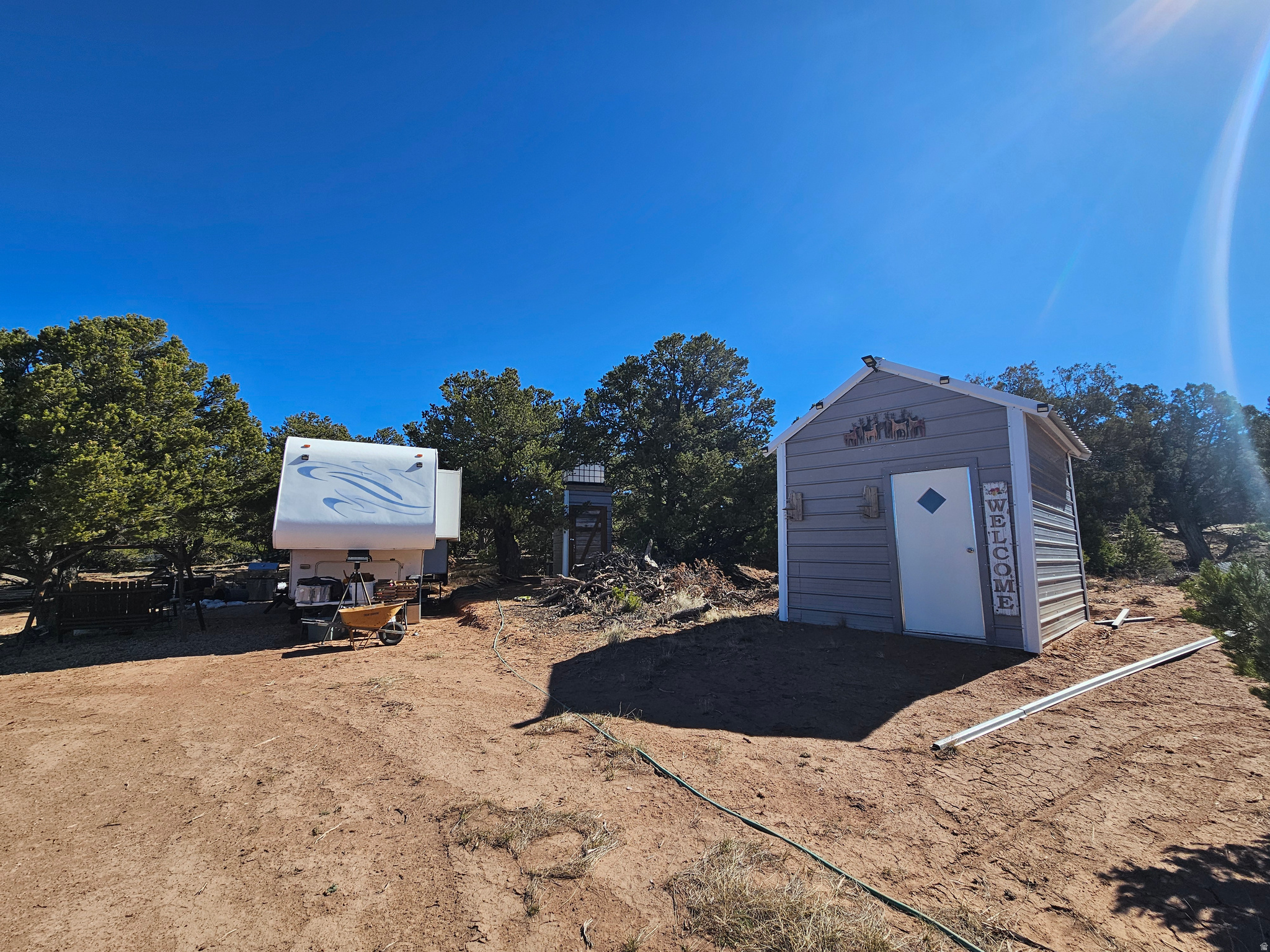 TABBY SHADOWS - Land