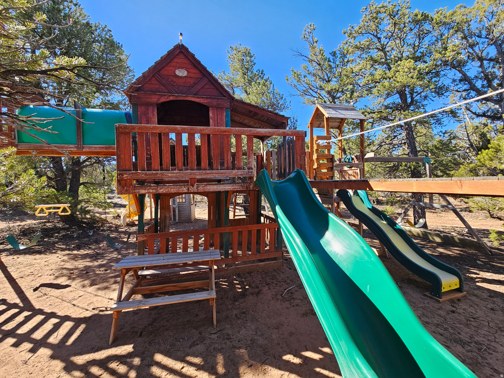 TABBY SHADOWS - Land