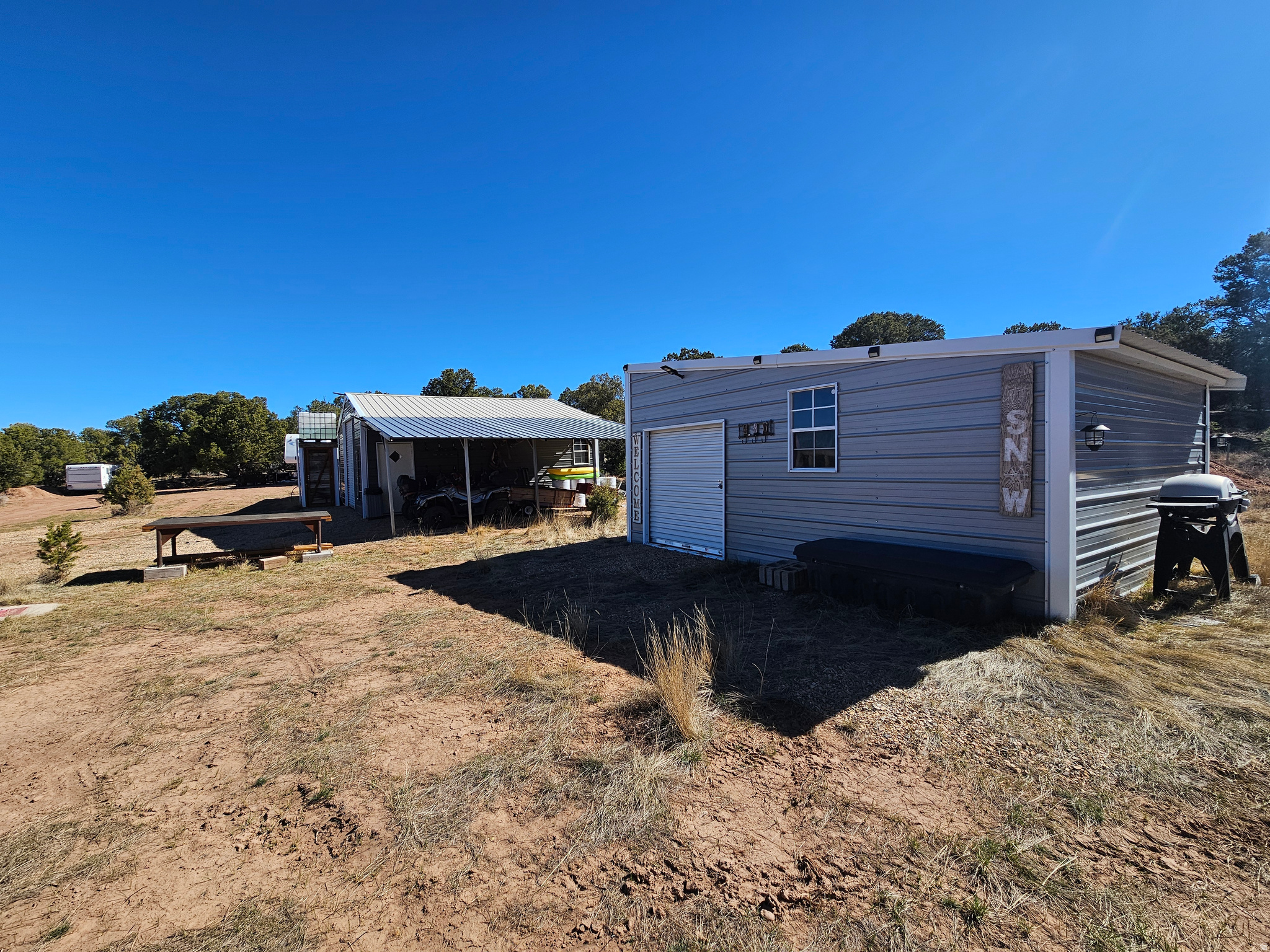 TABBY SHADOWS - Land