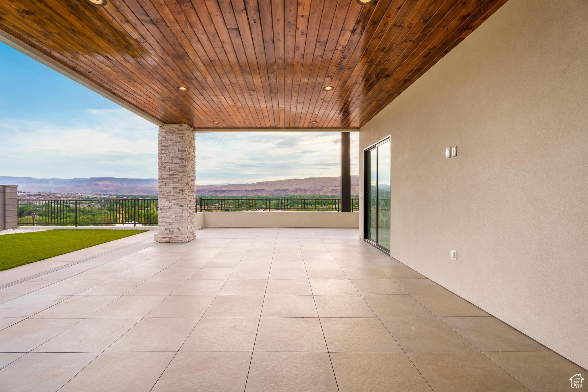 HILLSIDE ESTATES - Residential