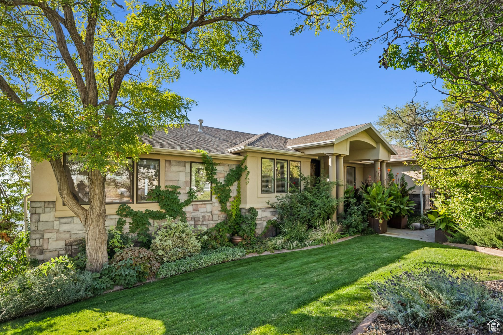 DORCHESTER POINTE - Residential