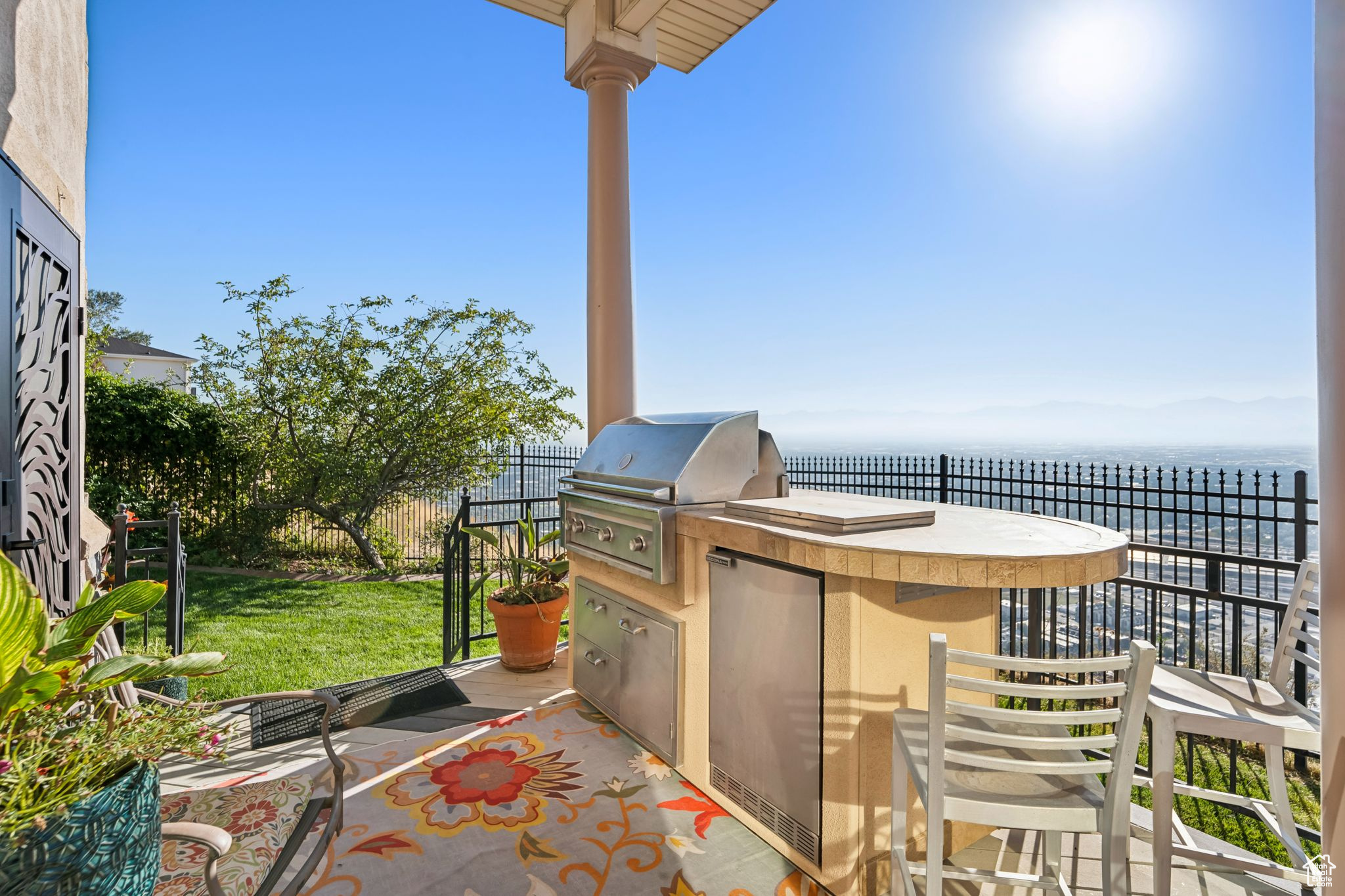 DORCHESTER POINTE - Residential