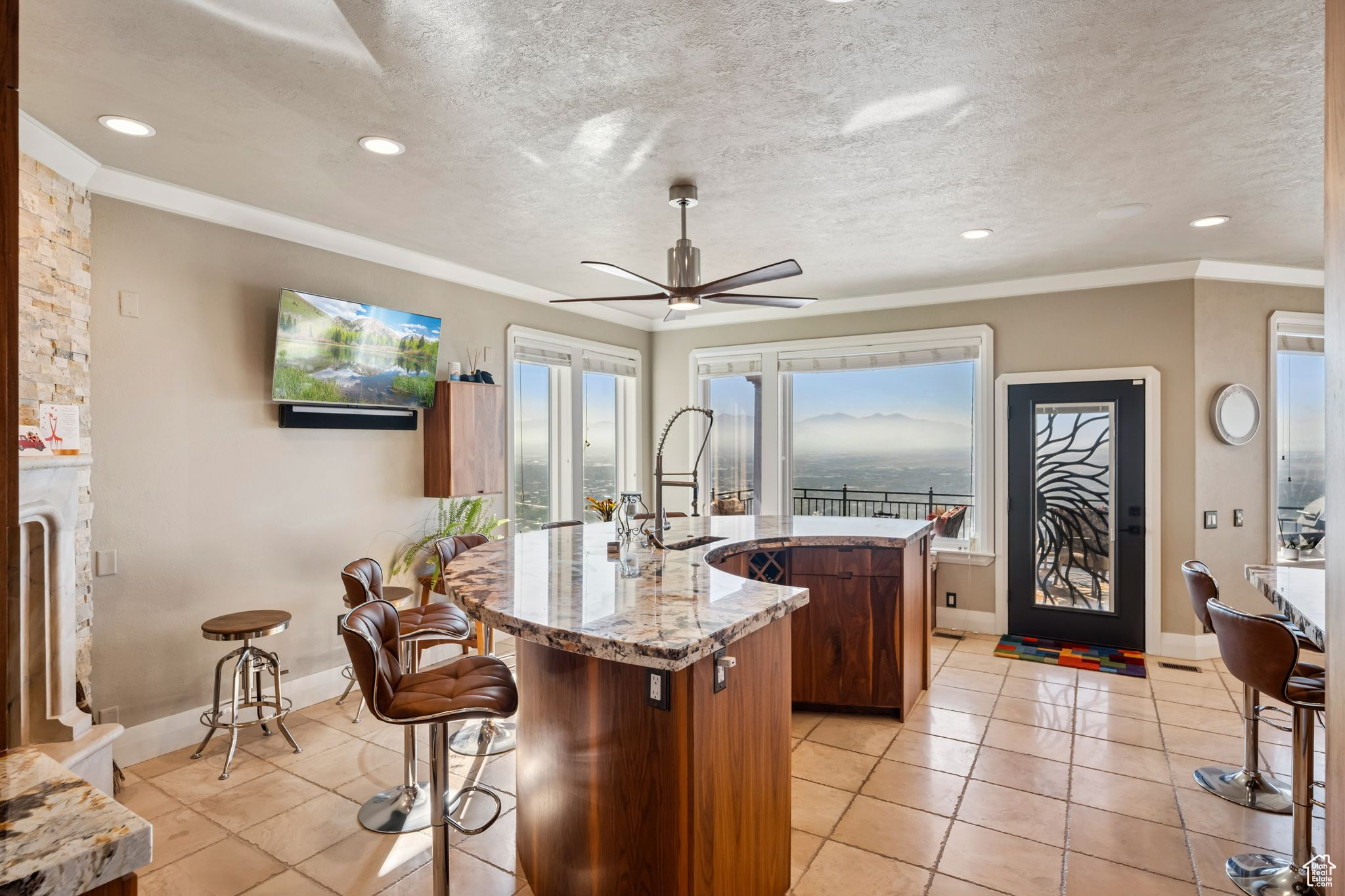 DORCHESTER POINTE - Residential
