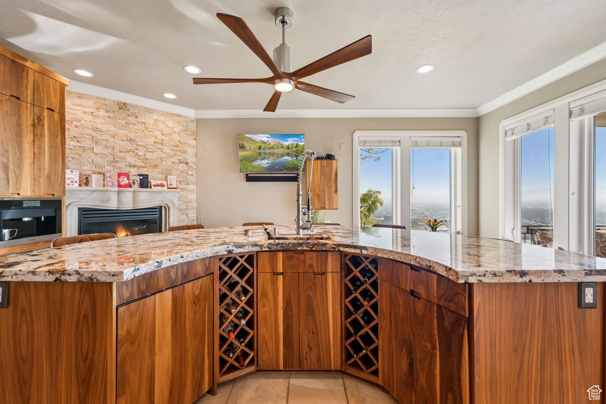 DORCHESTER POINTE - Residential