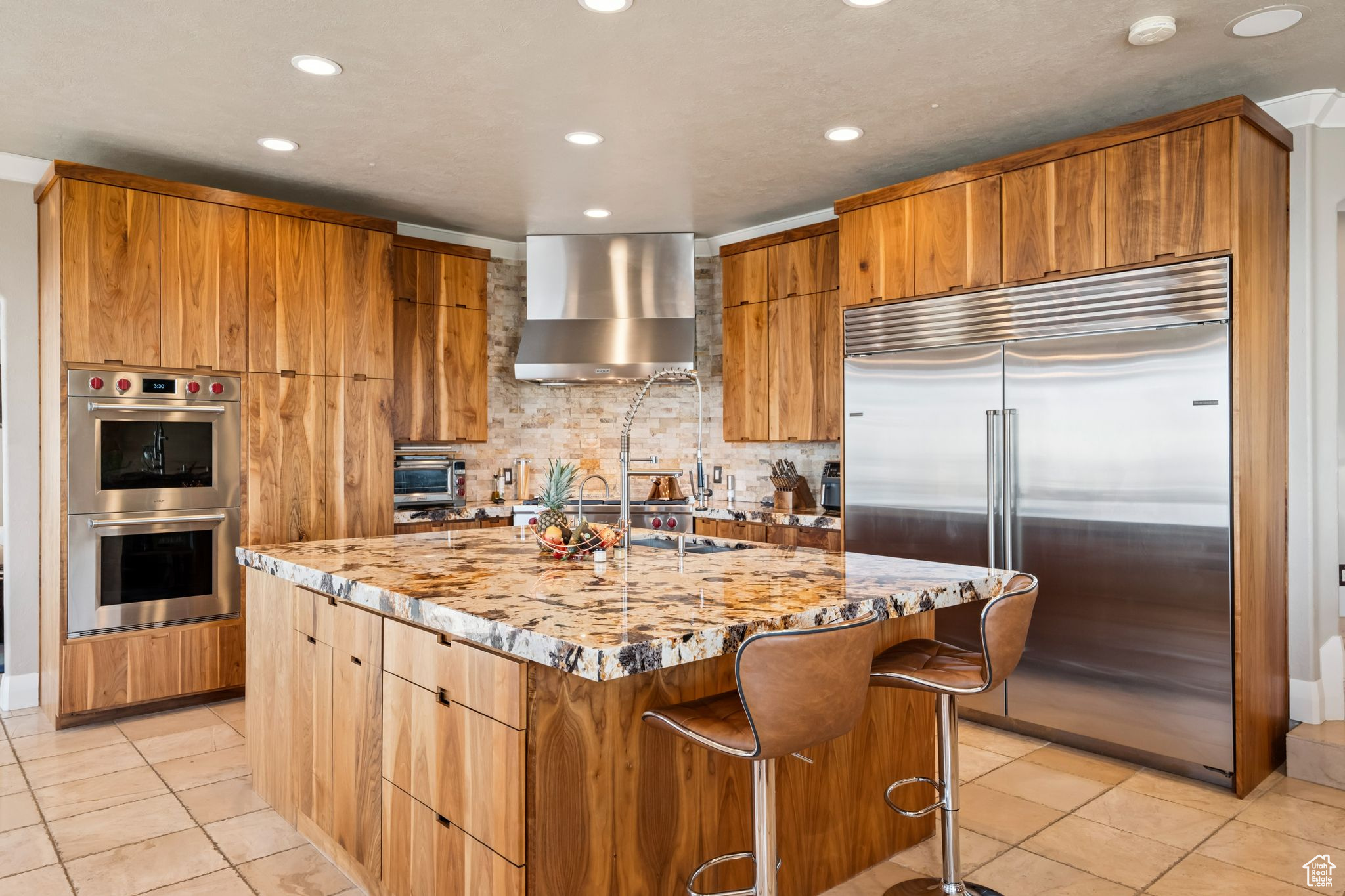 DORCHESTER POINTE - Residential