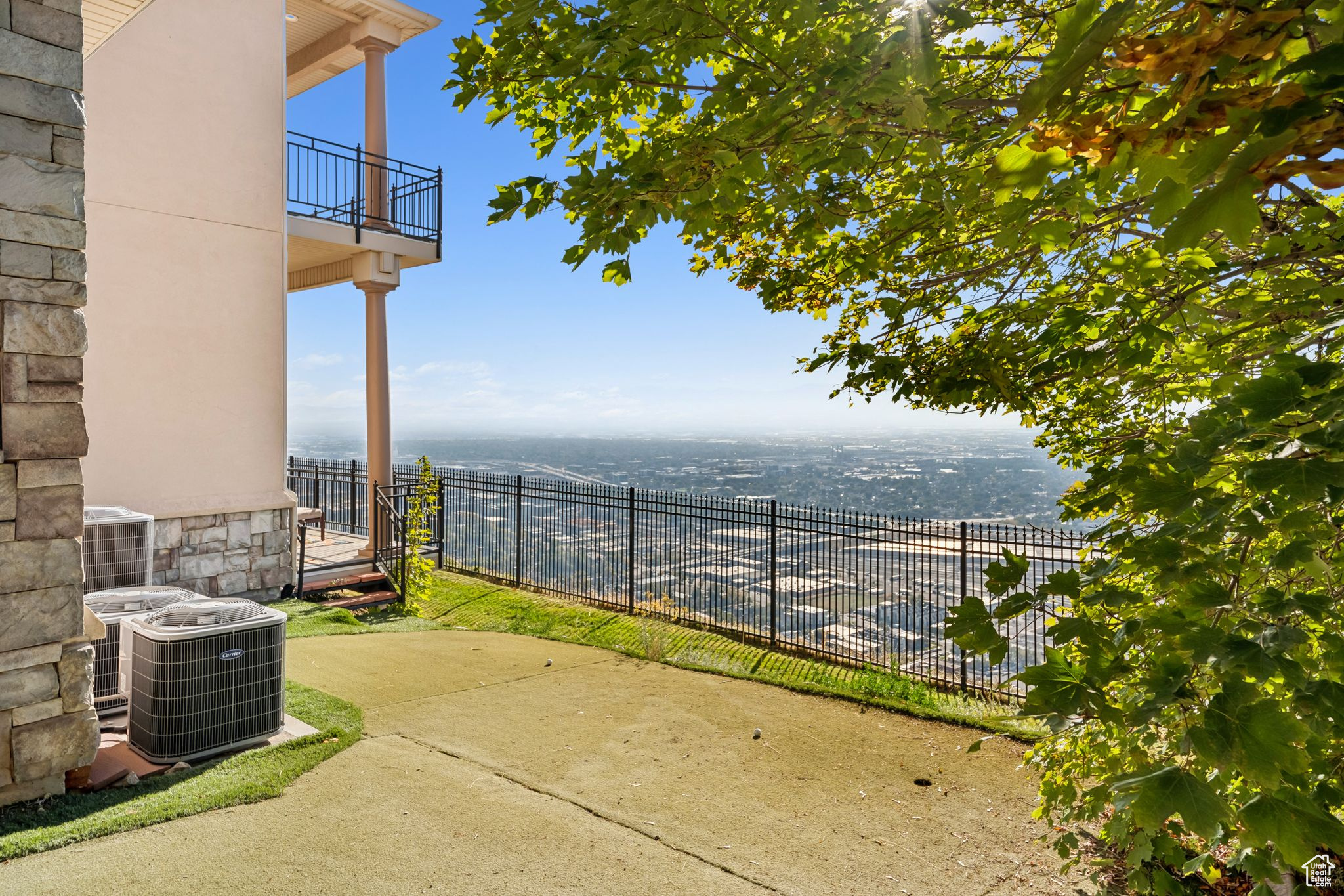 DORCHESTER POINTE - Residential