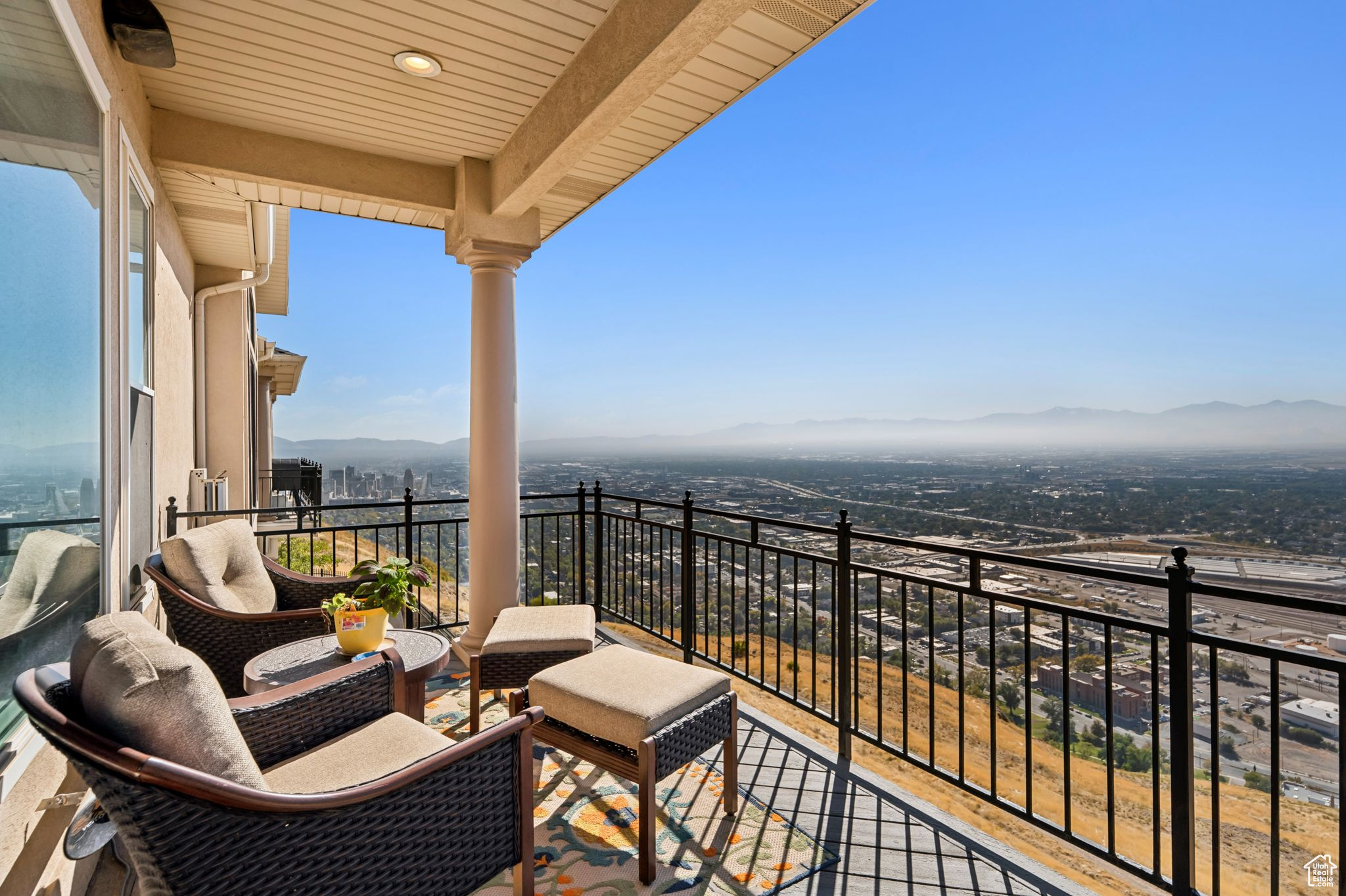 DORCHESTER POINTE - Residential