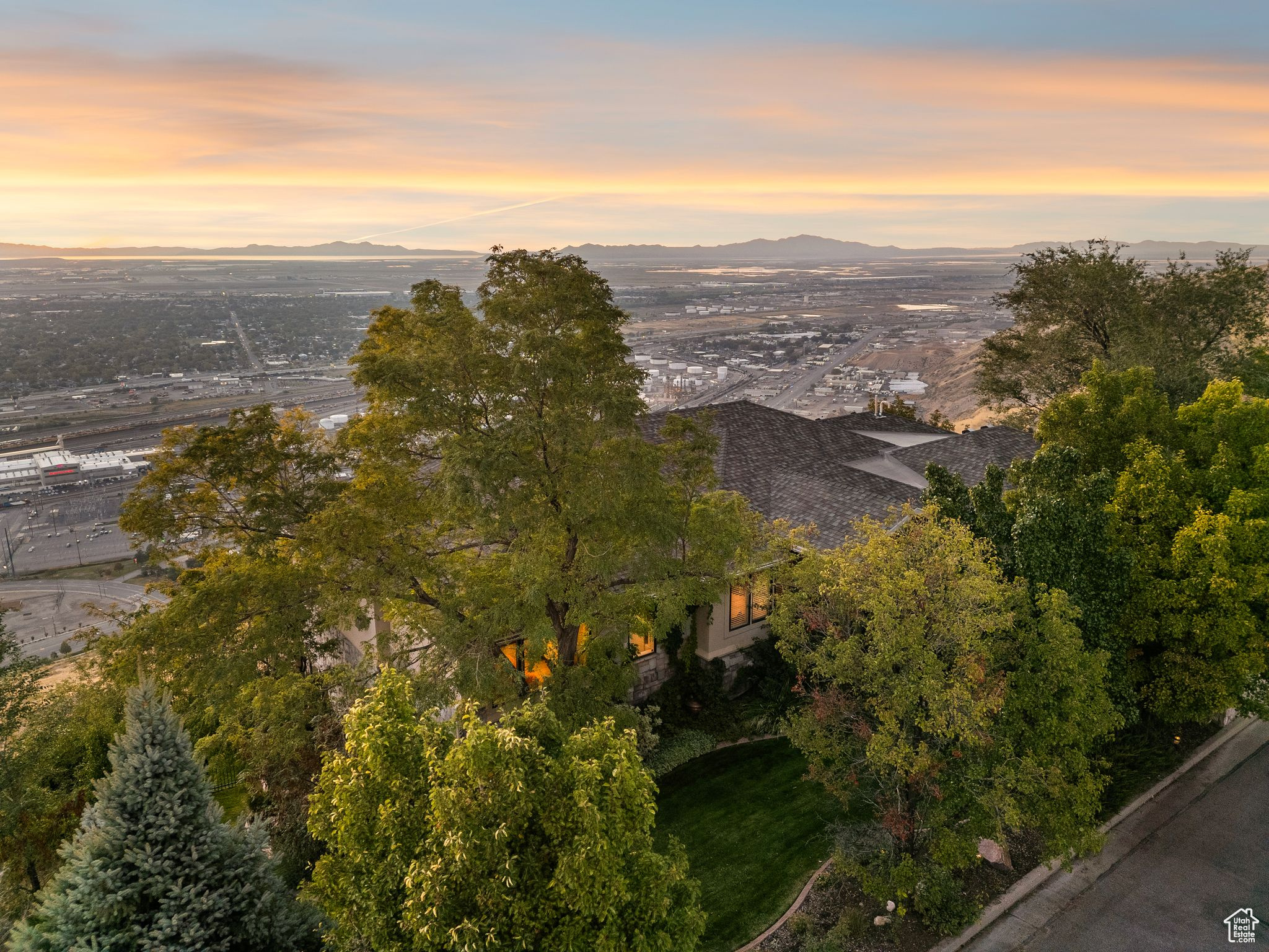 DORCHESTER POINTE - Residential