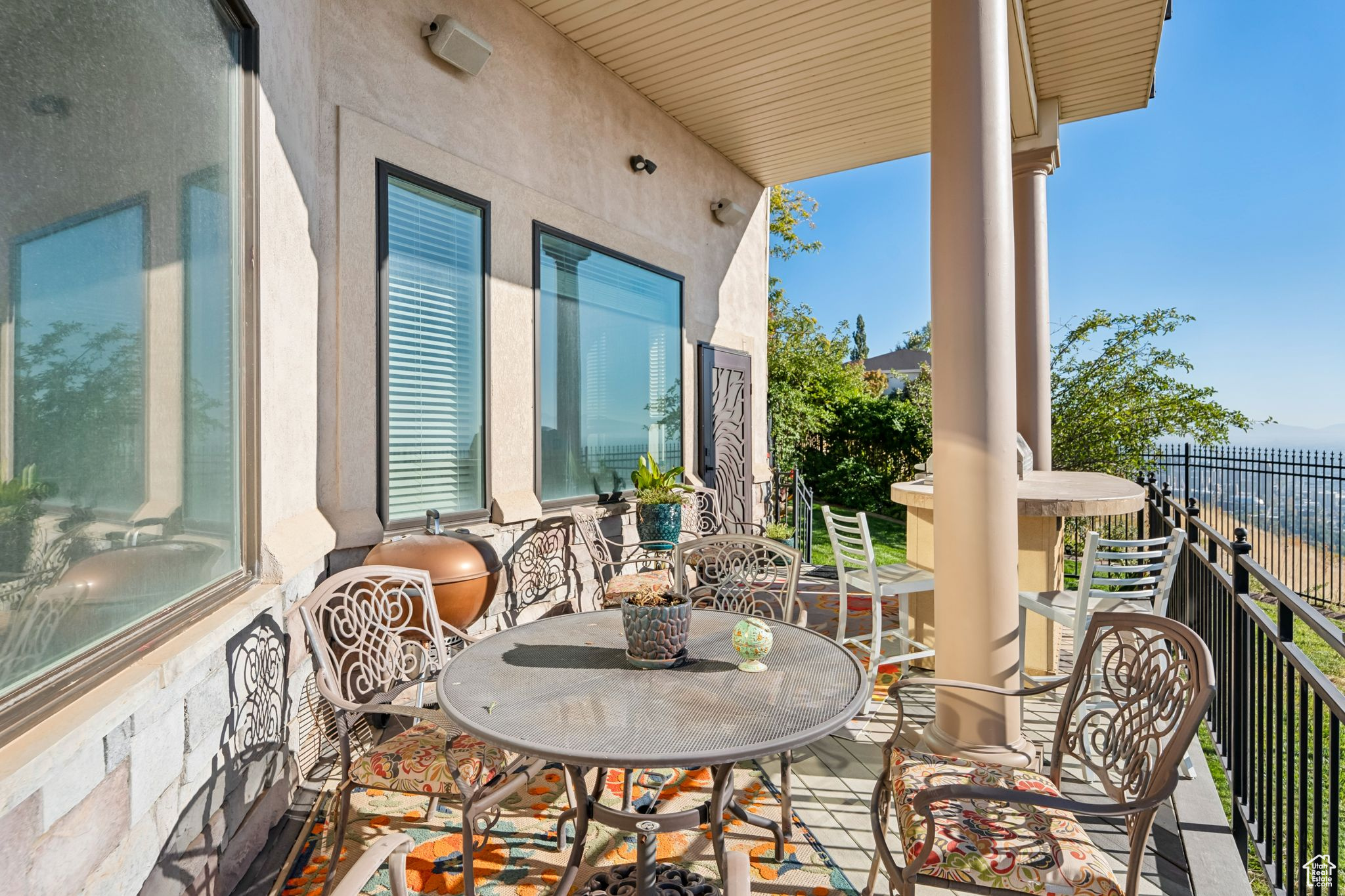 DORCHESTER POINTE - Residential