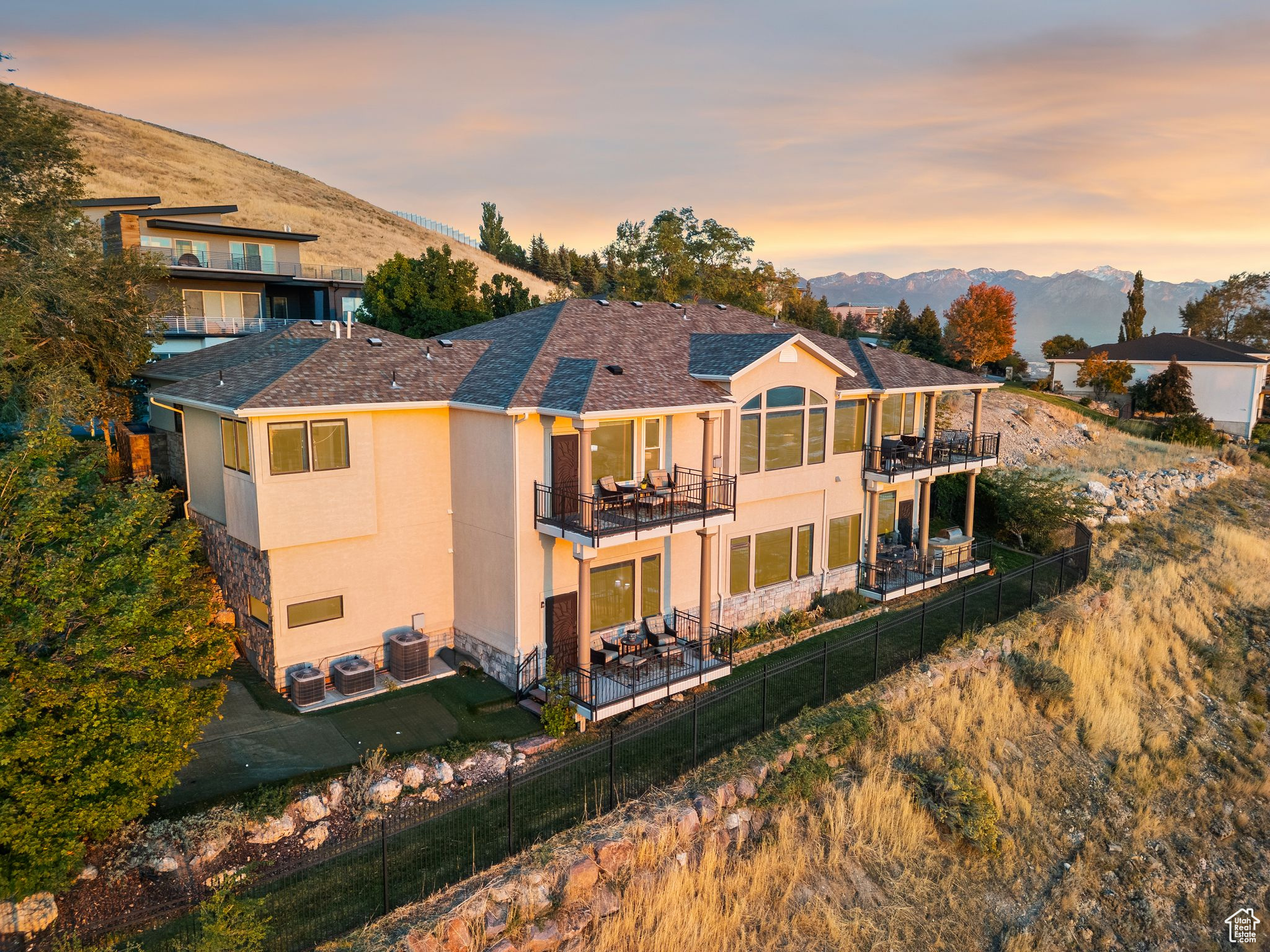 DORCHESTER POINTE - Residential