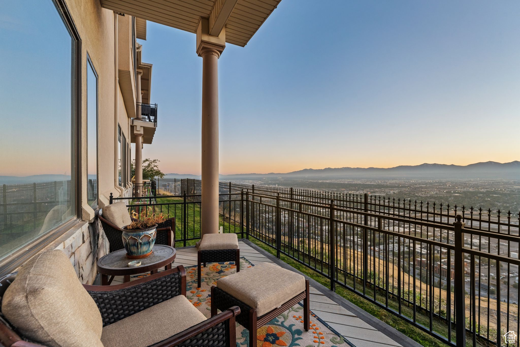 DORCHESTER POINTE - Residential