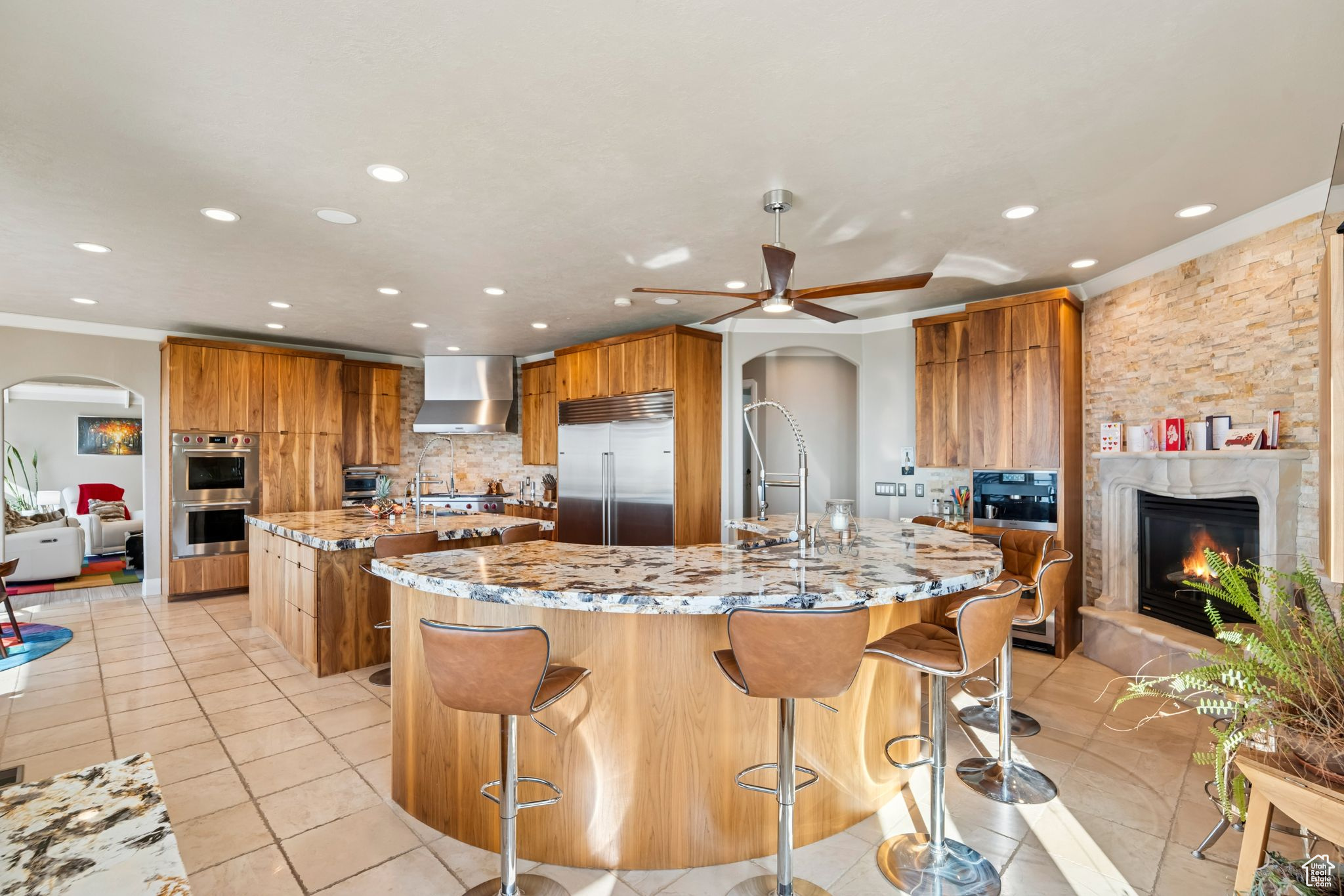 DORCHESTER POINTE - Residential