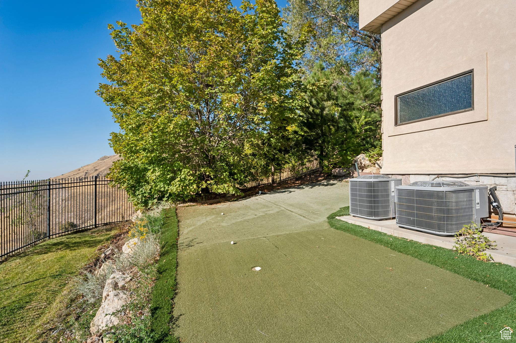 DORCHESTER POINTE - Residential